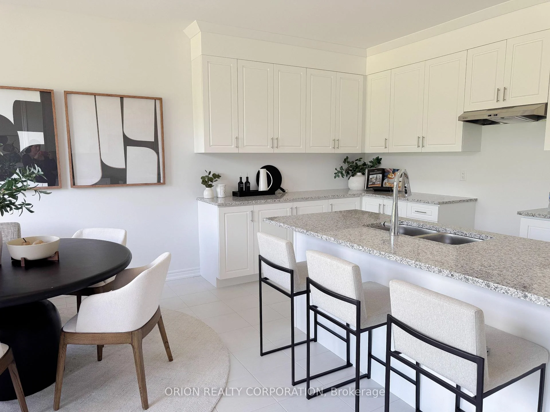 Photo 8 of 122 Thicketwood Avenue, Barrie, Rural Barrie Southeast — HOMEH