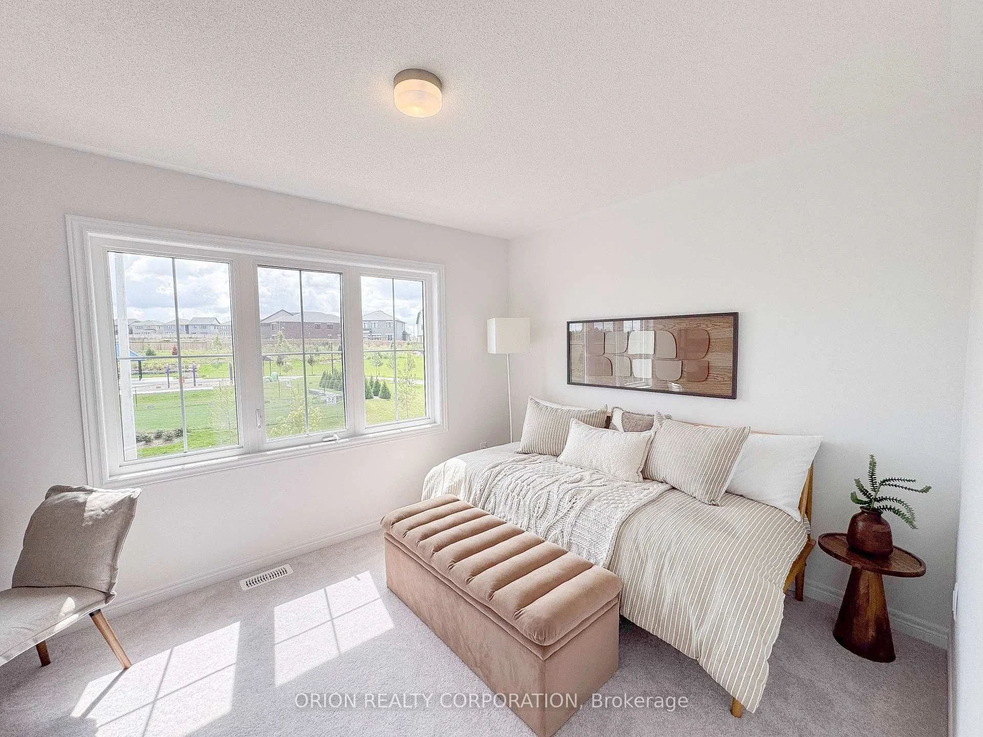 Photo 20 of 122 Thicketwood Avenue, Barrie, Rural Barrie Southeast — HOMEH