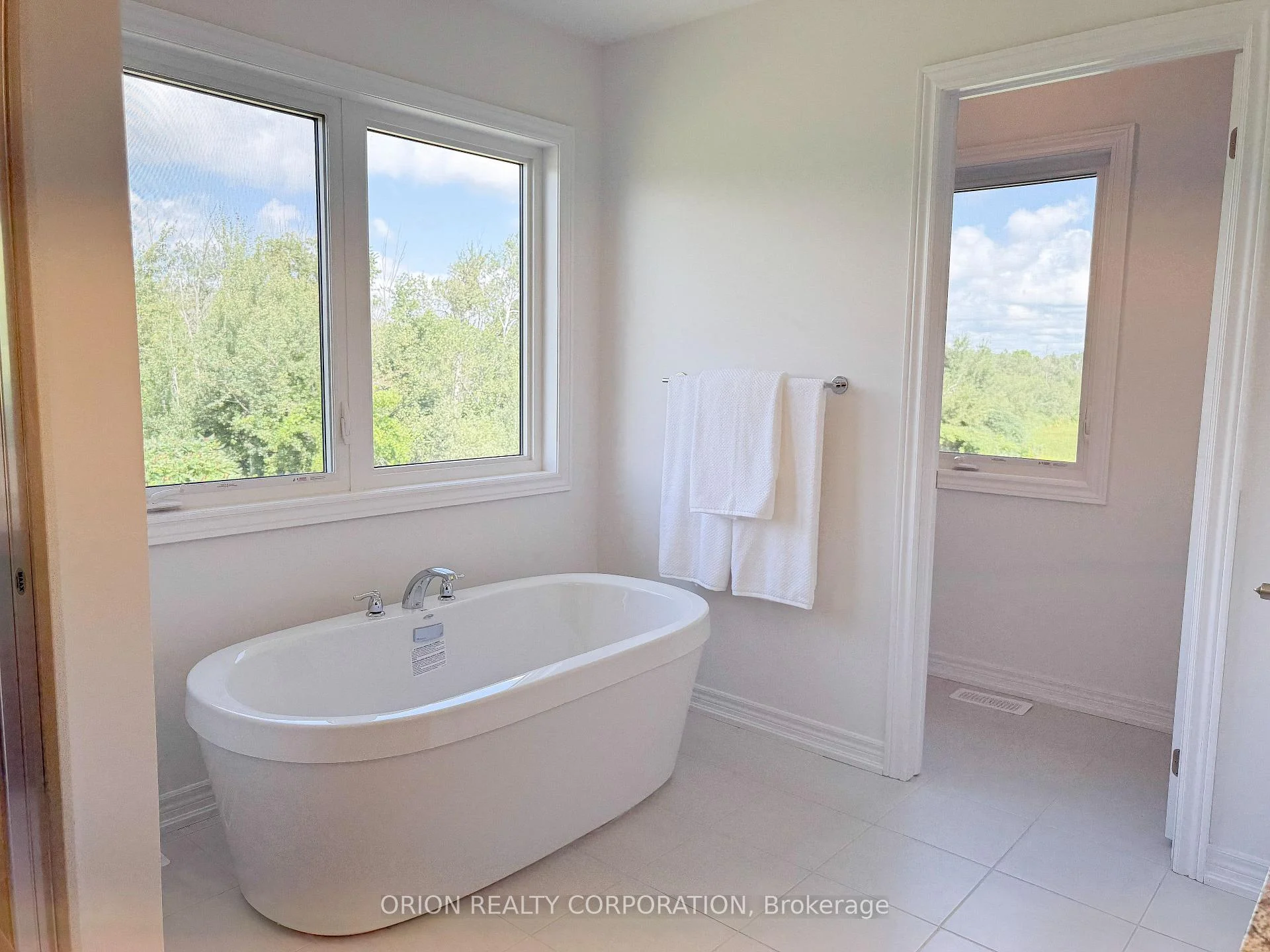 Photo 47 of 122 Thicketwood Avenue, Barrie, Rural Barrie Southeast — HOMEH