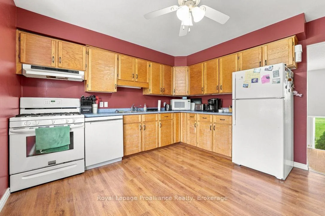 Photo 23 of 2631 62 Highway, Prince Edward County, Sophiasburg Ward — HOMEH