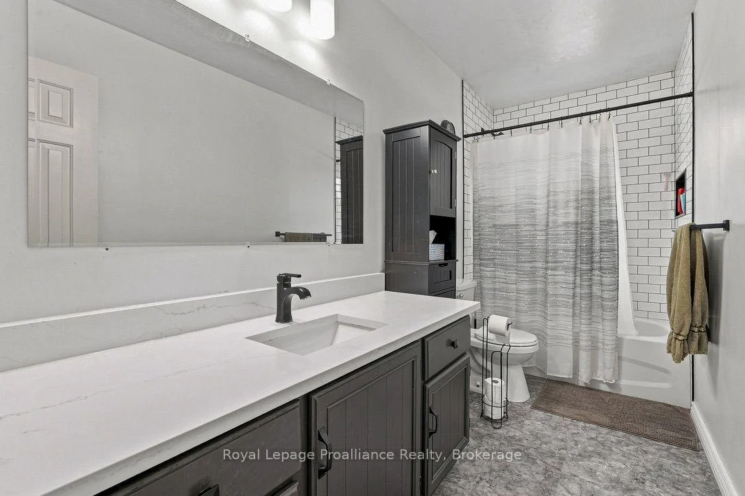 Photo 25 of 2631 62 Highway, Prince Edward County, Sophiasburg Ward — HOMEH