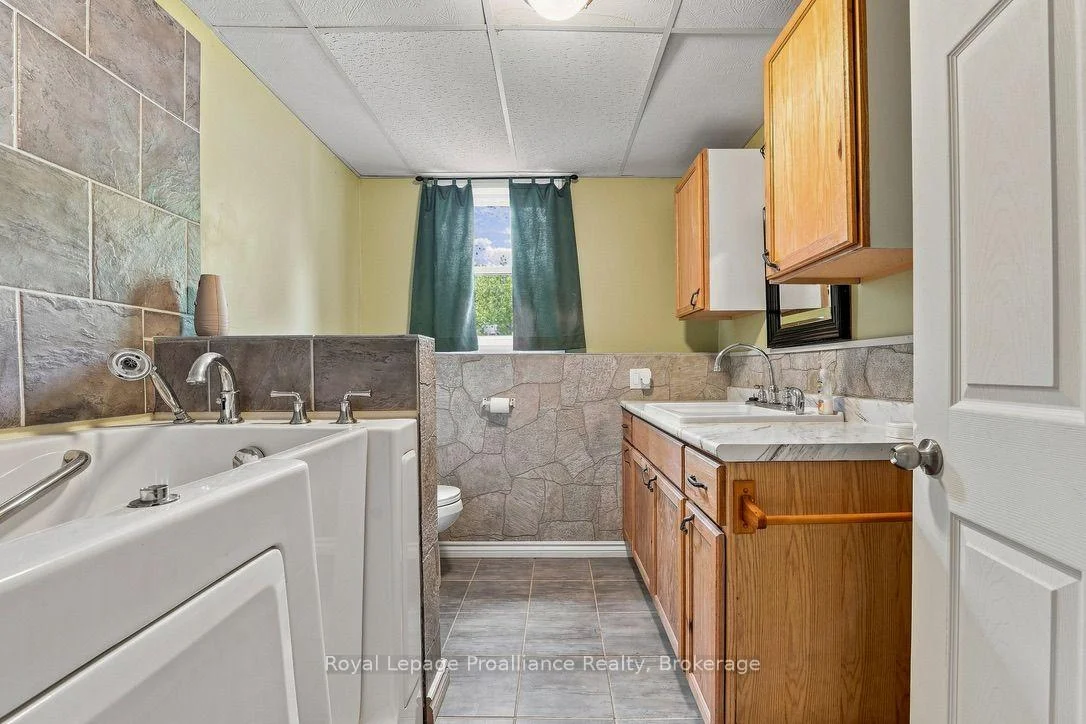 Photo 42 of 2631 62 Highway, Prince Edward County, Sophiasburg Ward — HOMEH