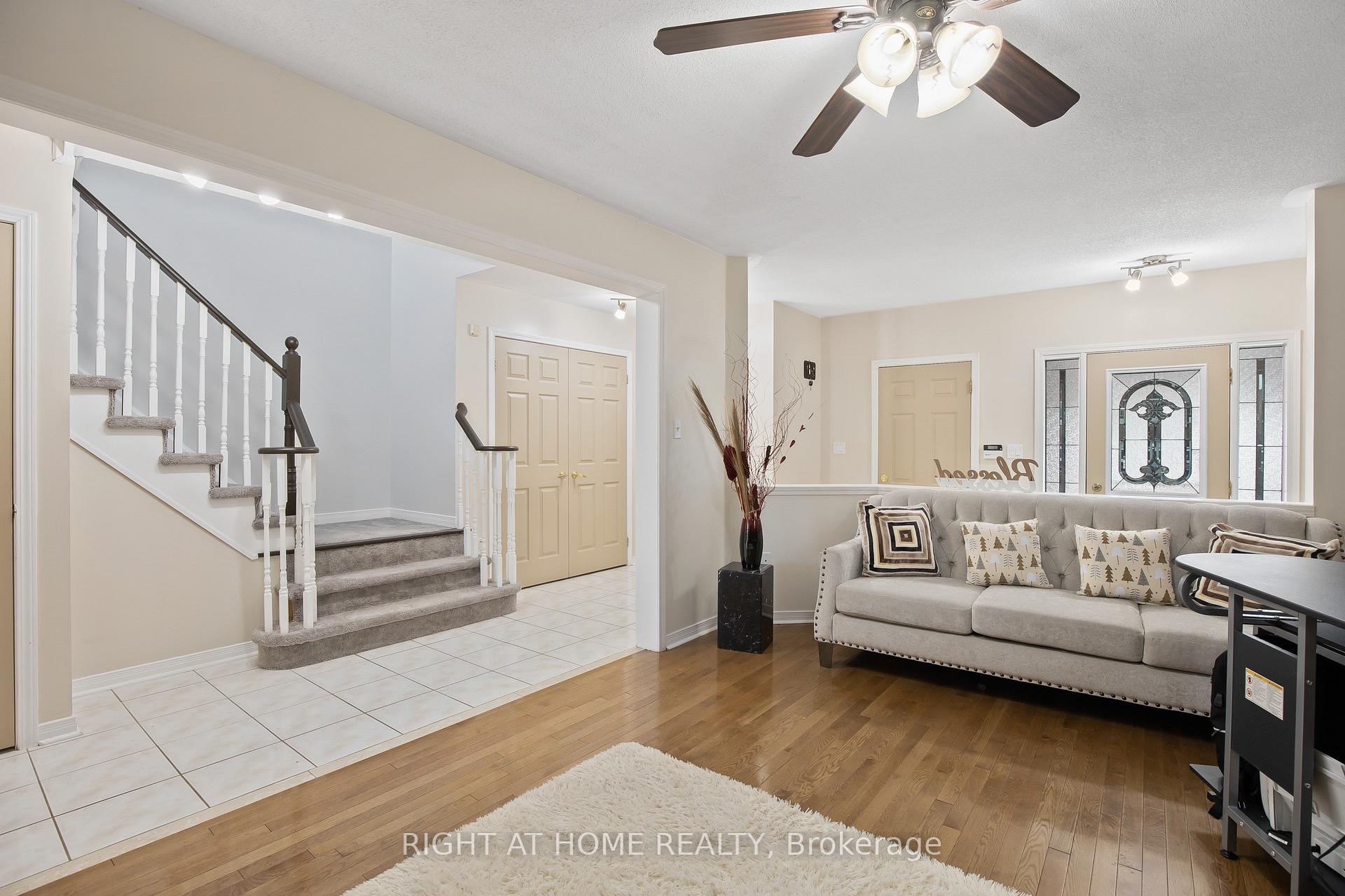 Photo 4 of 71 Hutton Place, Clarington, Bowmanville — HOMEH