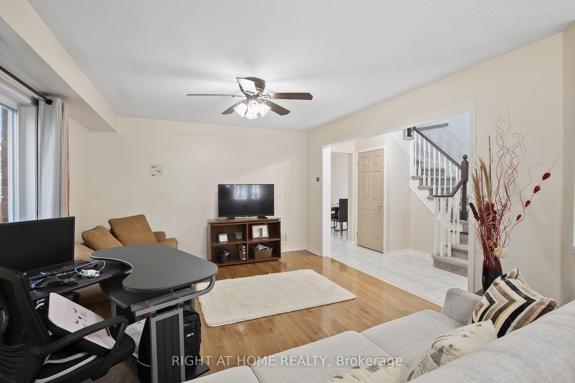 Photo 5 of 71 Hutton Place, Clarington, Bowmanville — HOMEH