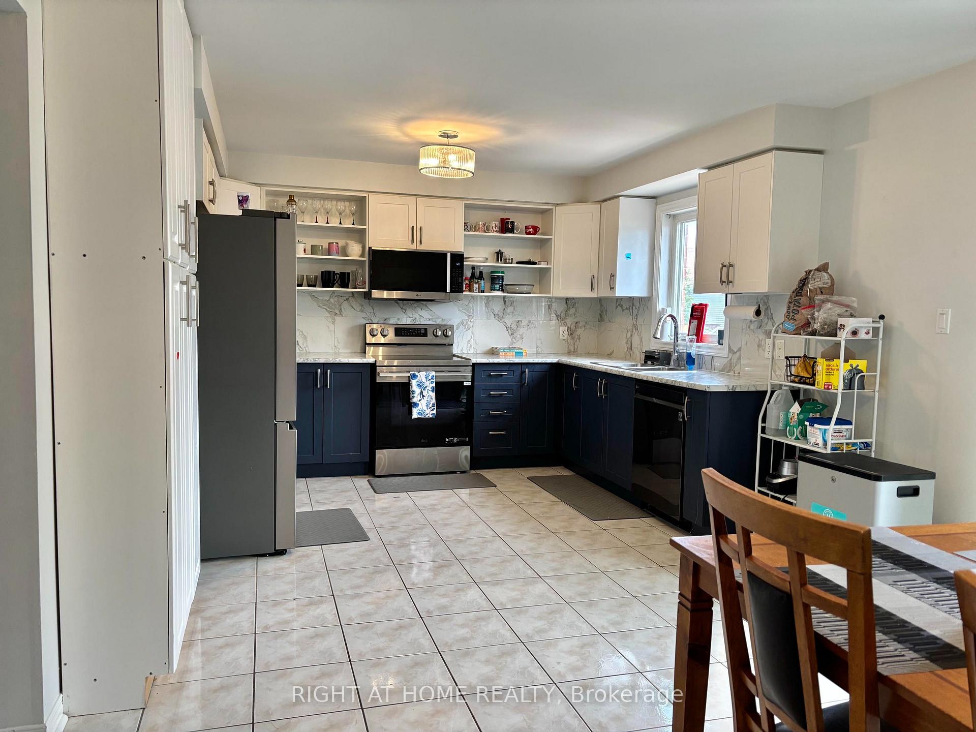 Photo 7 of 71 Hutton Place, Clarington, Bowmanville — HOMEH