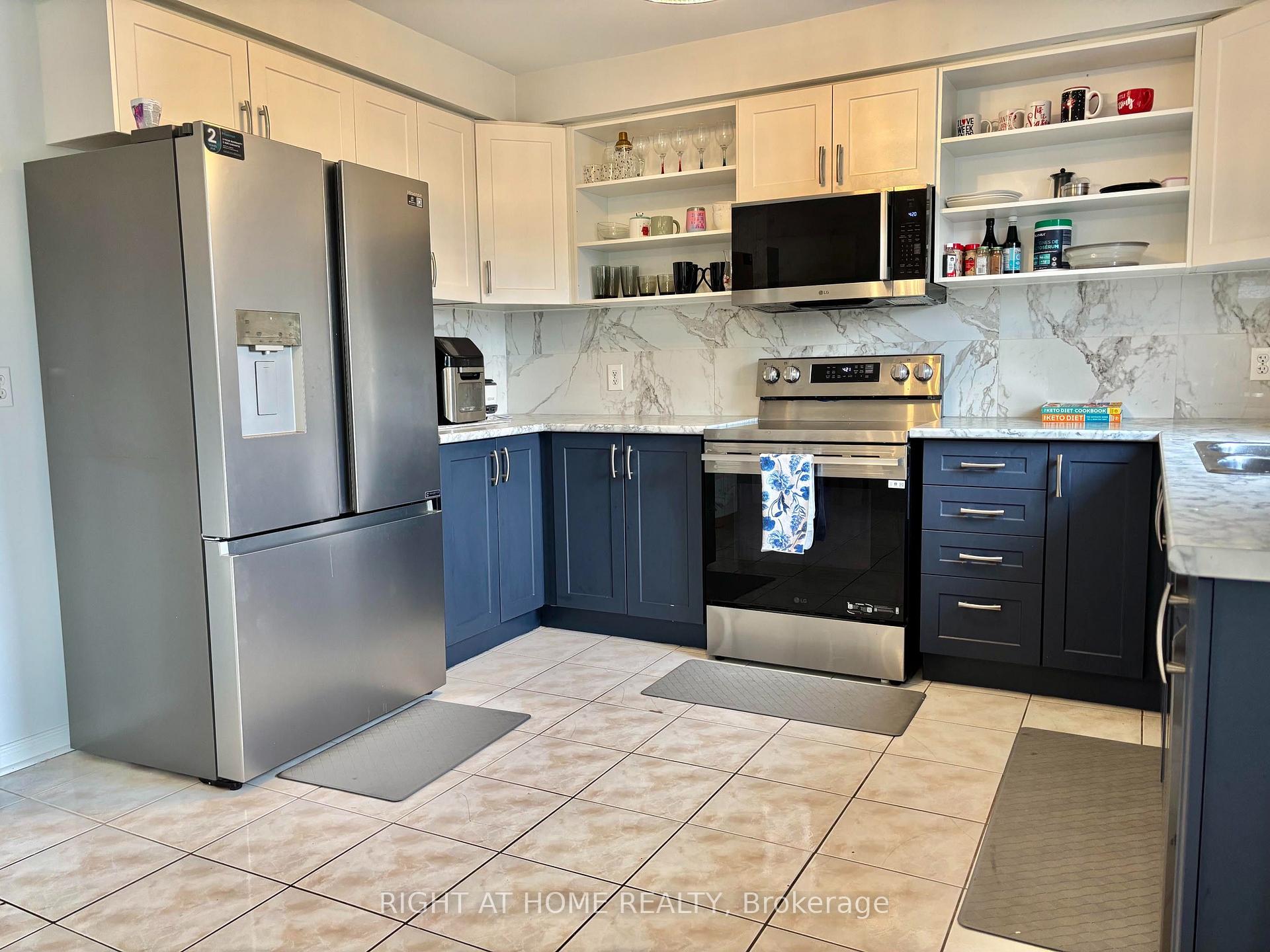 Photo 9 of 71 Hutton Place, Clarington, Bowmanville — HOMEH