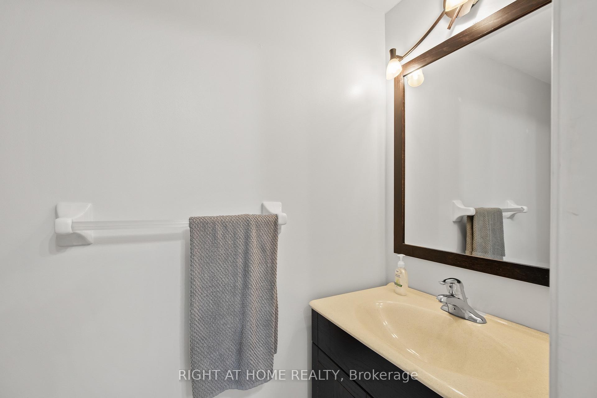 Photo 12 of 71 Hutton Place, Clarington, Bowmanville — HOMEH
