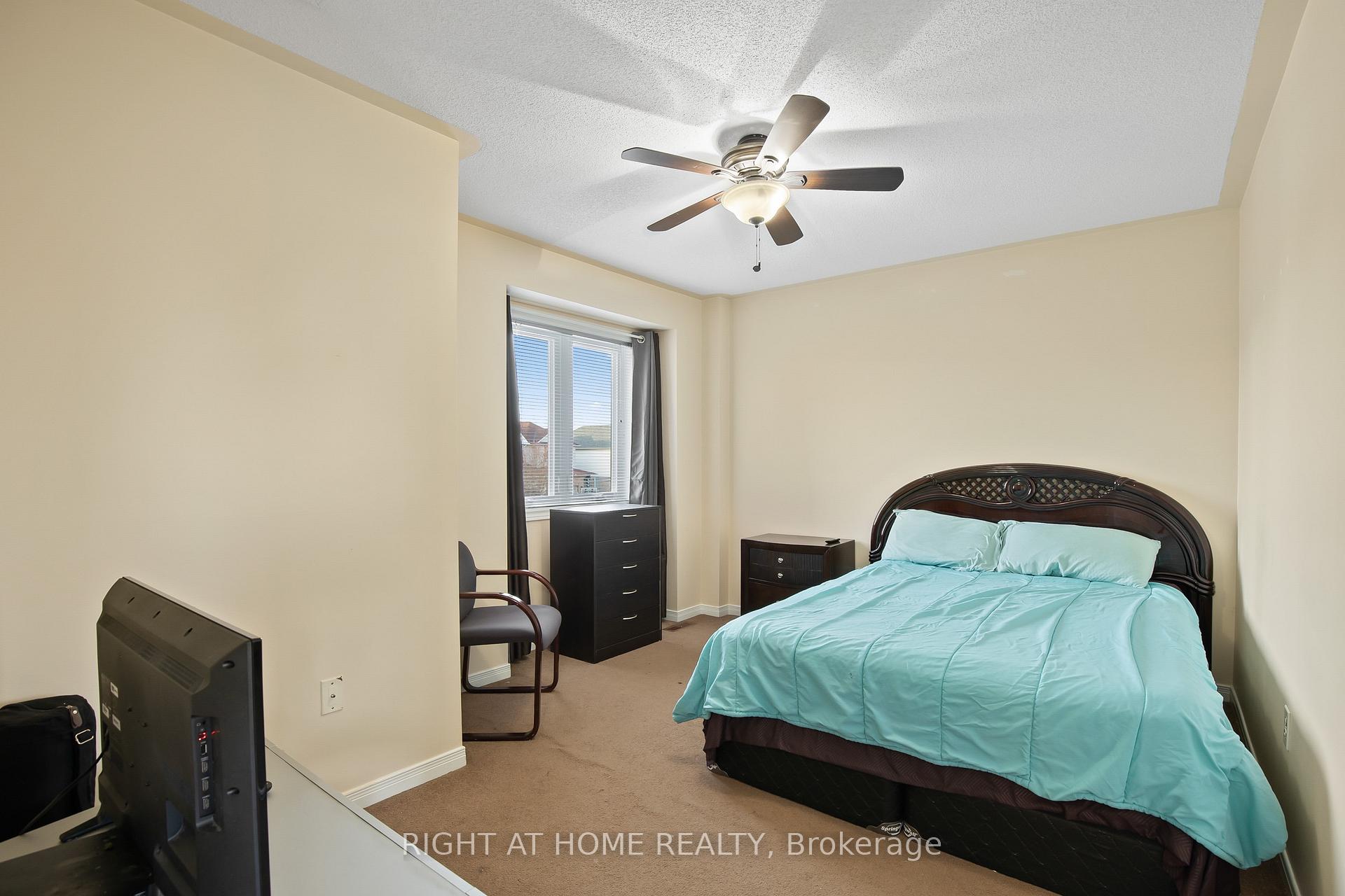 Photo 17 of 71 Hutton Place, Clarington, Bowmanville — HOMEH