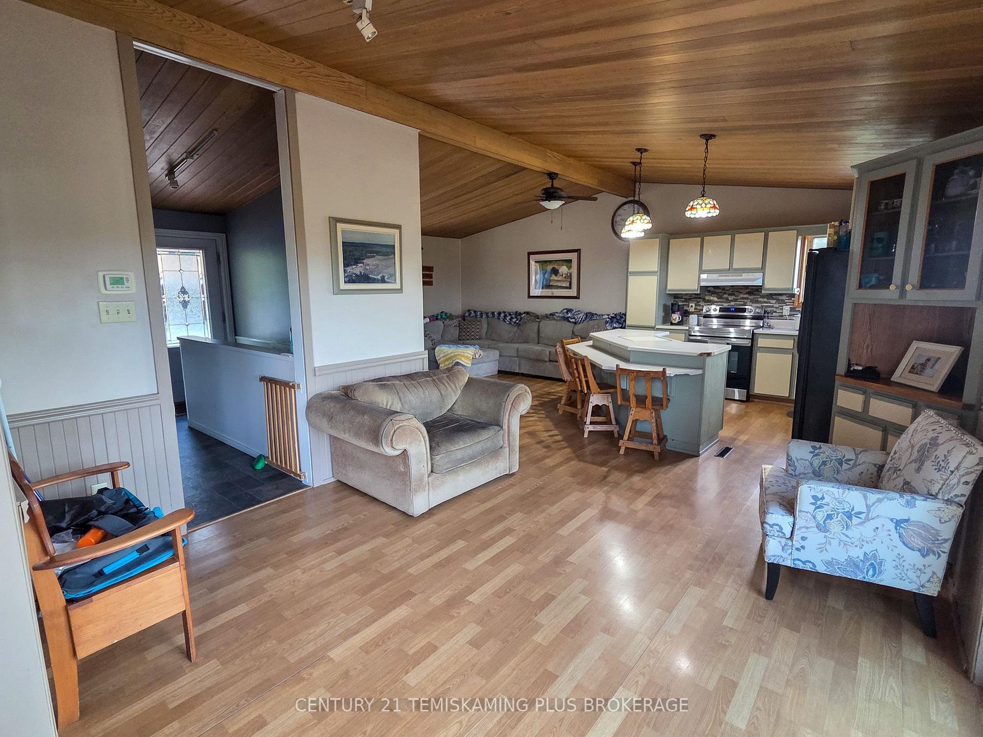 Photo 5 of 65 Lakeshore Avenue, Englehart, Central Timiskaming — HOMEH