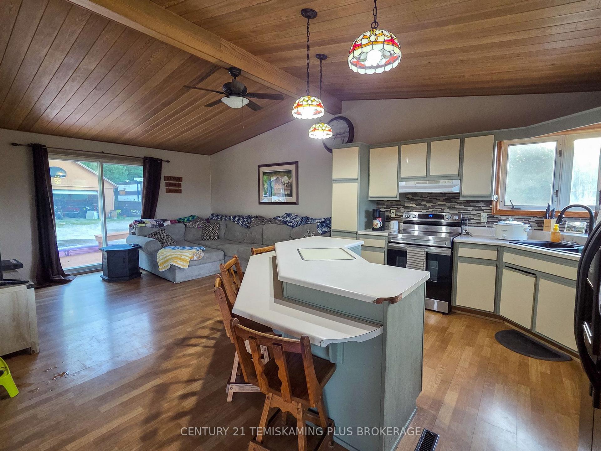 Photo 6 of 65 Lakeshore Avenue, Englehart, Central Timiskaming — HOMEH