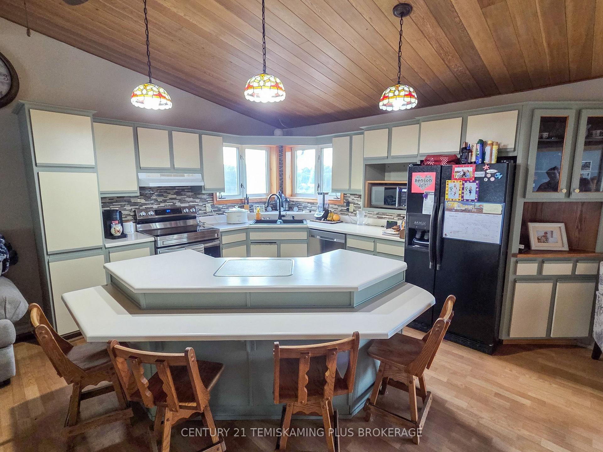 Photo 7 of 65 Lakeshore Avenue, Englehart, Central Timiskaming — HOMEH