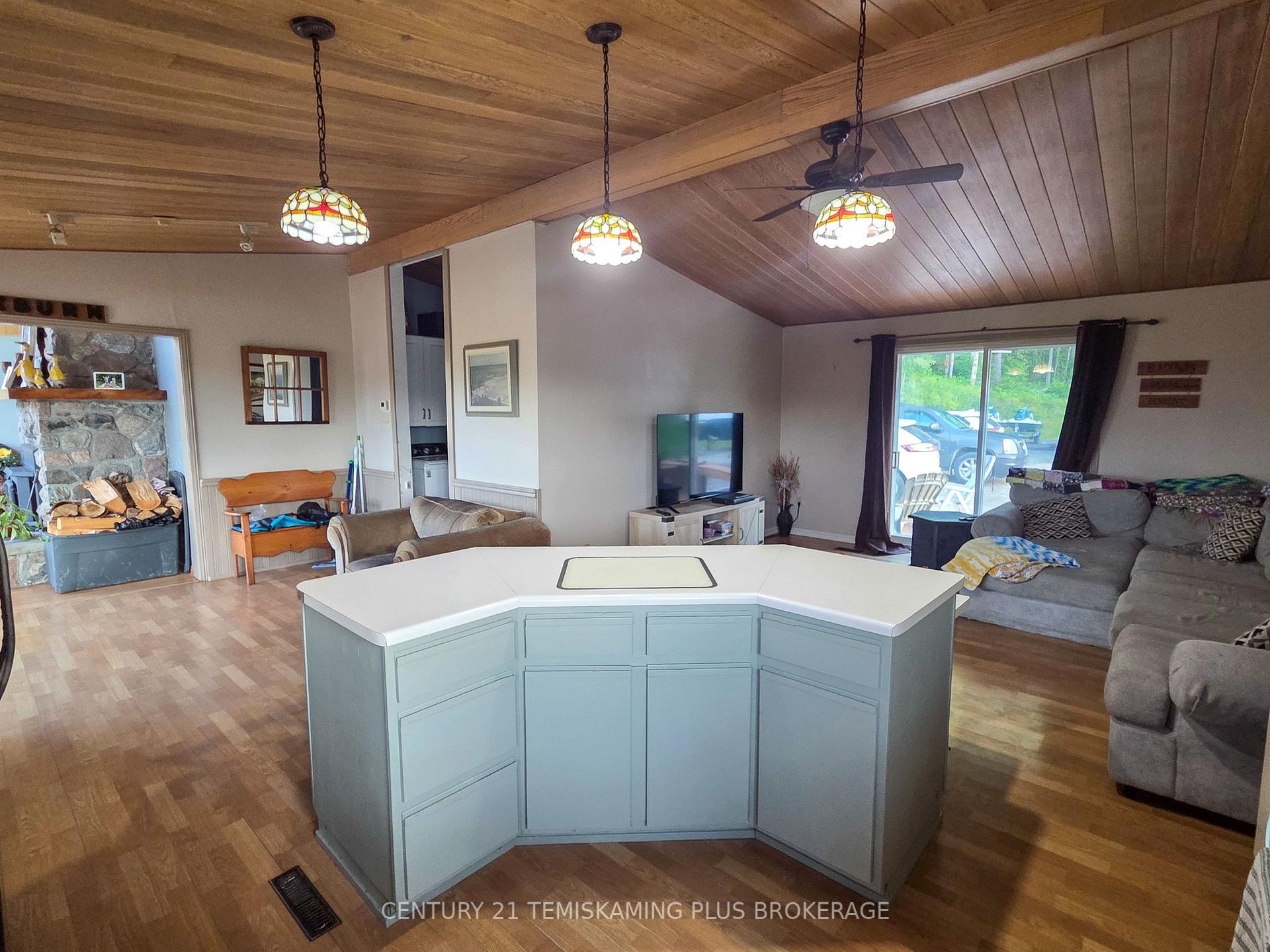 Photo 8 of 65 Lakeshore Avenue, Englehart, Central Timiskaming — HOMEH