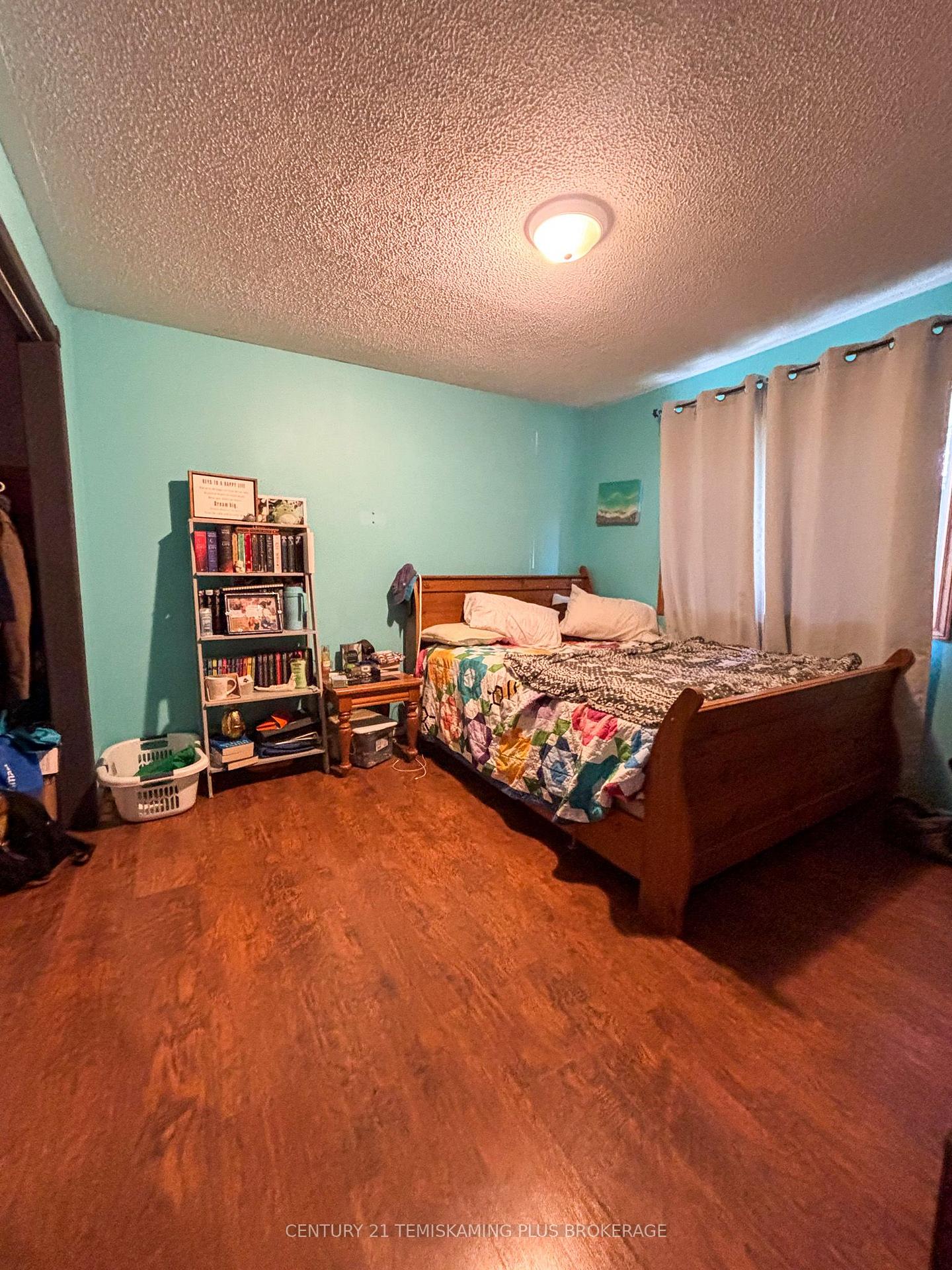 Photo 16 of 65 Lakeshore Avenue, Englehart, Central Timiskaming — HOMEH