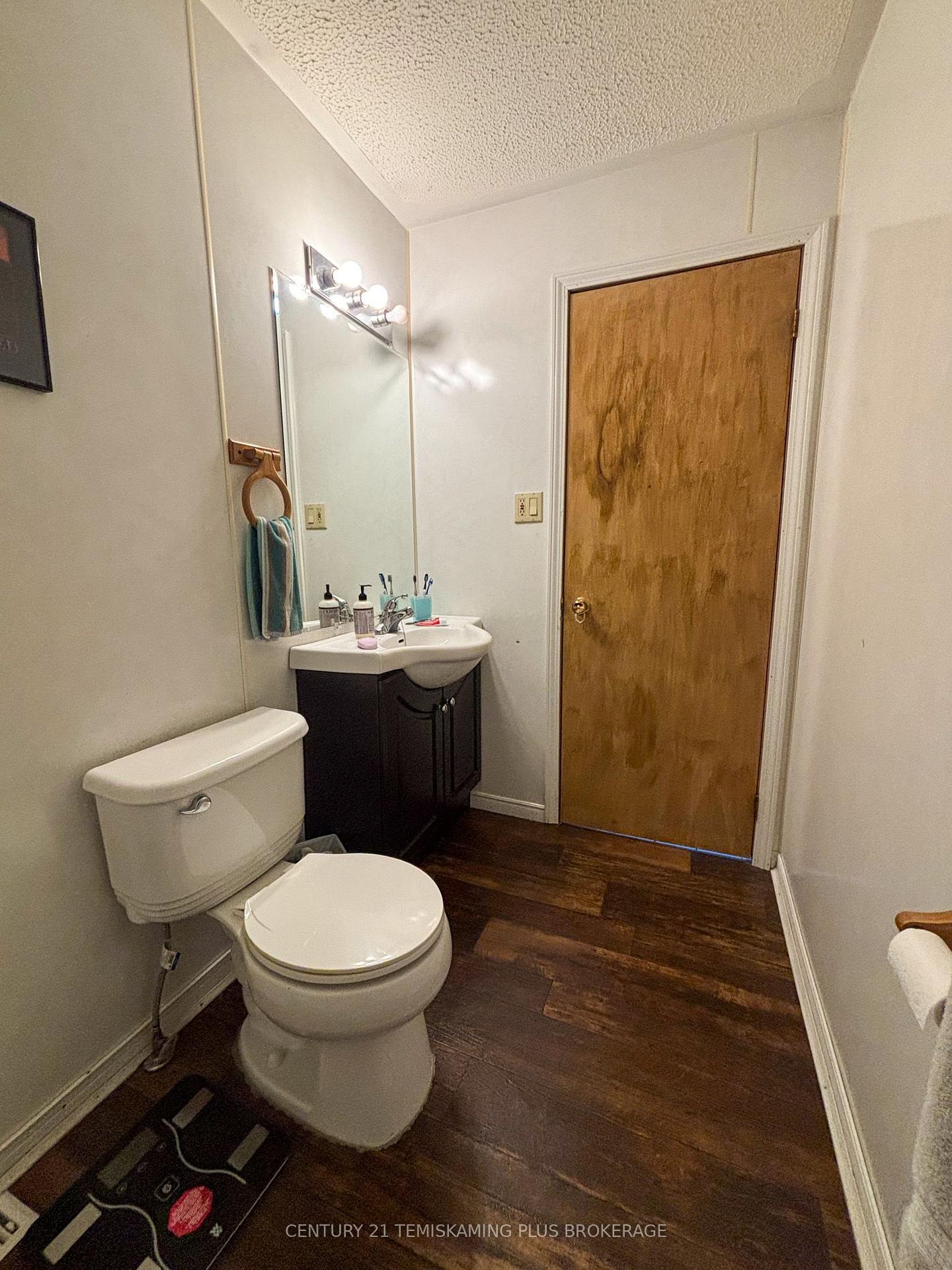 Photo 18 of 65 Lakeshore Avenue, Englehart, Central Timiskaming — HOMEH