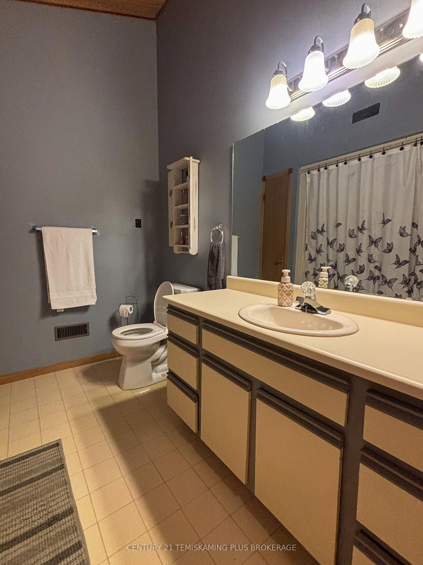 Photo 24 of 65 Lakeshore Avenue, Englehart, Central Timiskaming — HOMEH