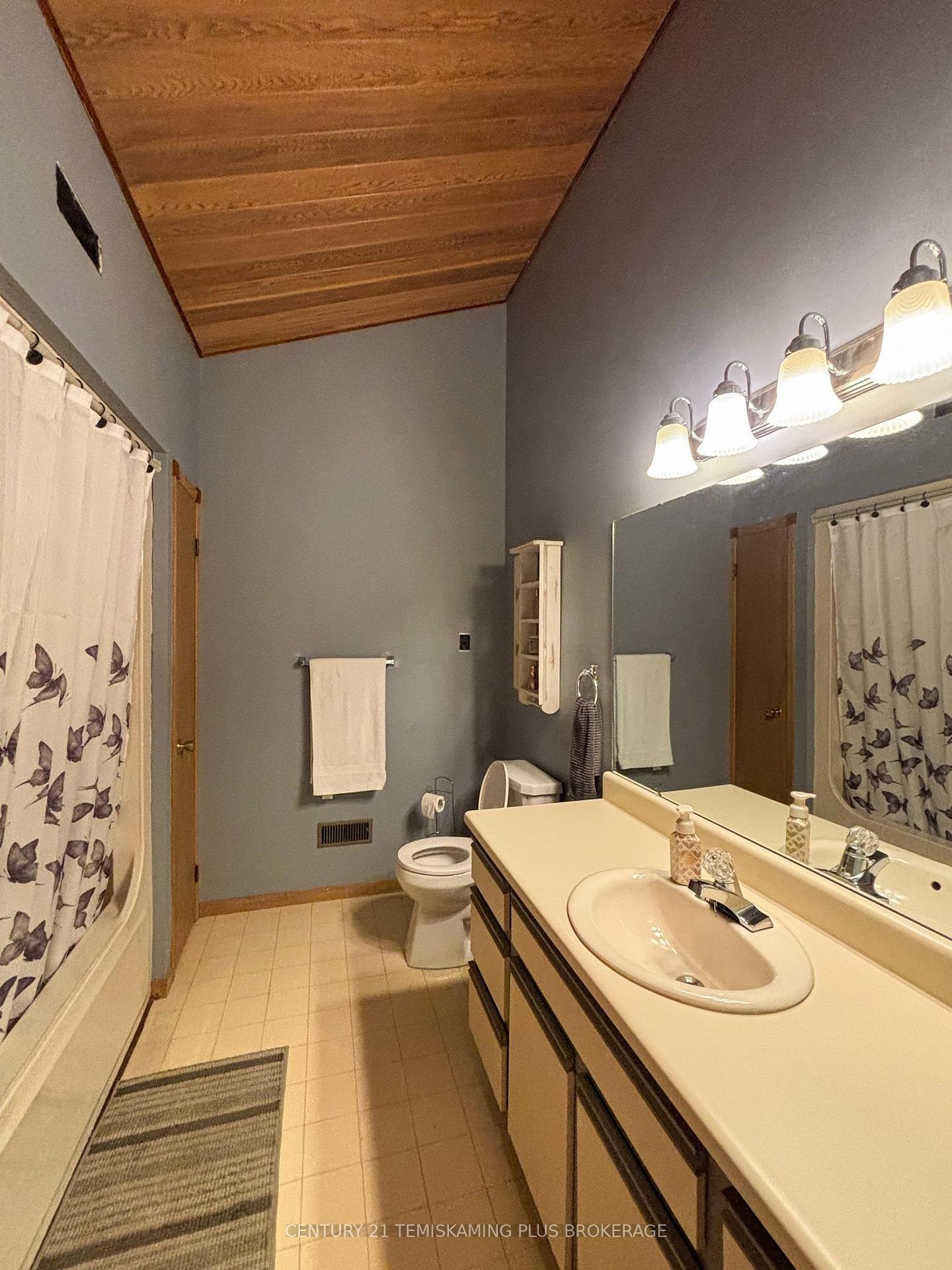 Photo 26 of 65 Lakeshore Avenue, Englehart, Central Timiskaming — HOMEH