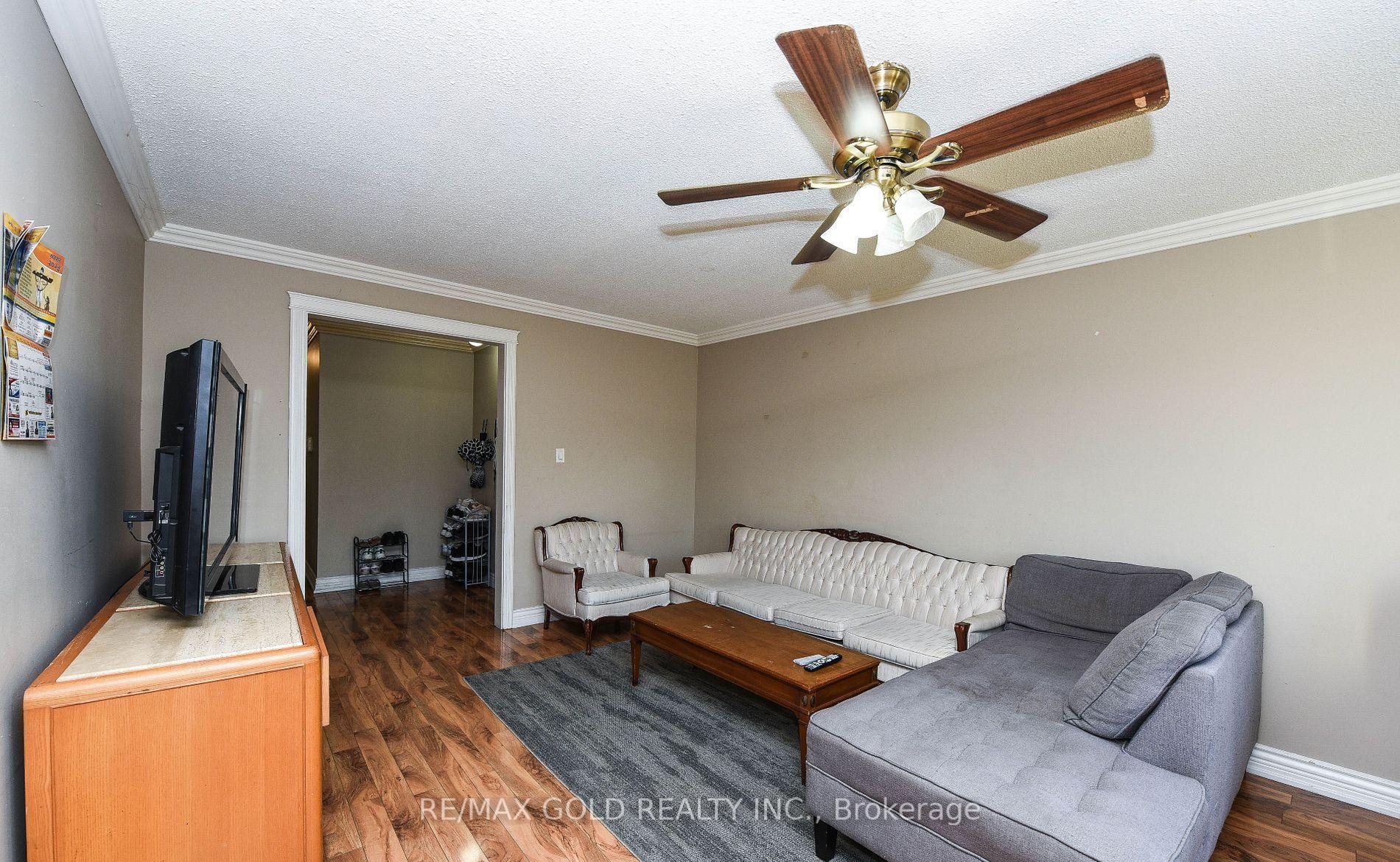 Photo 8 of 3630 Brandon Gate Drive, Mississauga, Malton — HOMEH