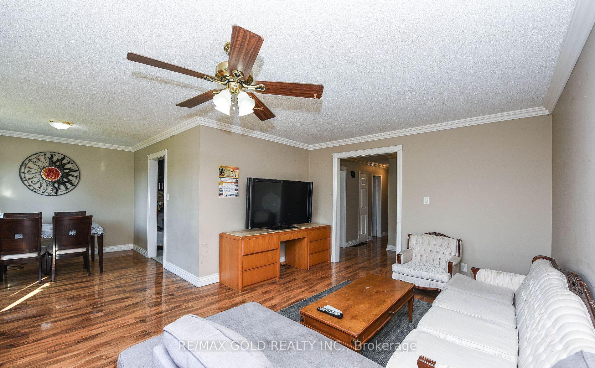 Photo 12 of 3630 Brandon Gate Drive, Mississauga, Malton — HOMEH