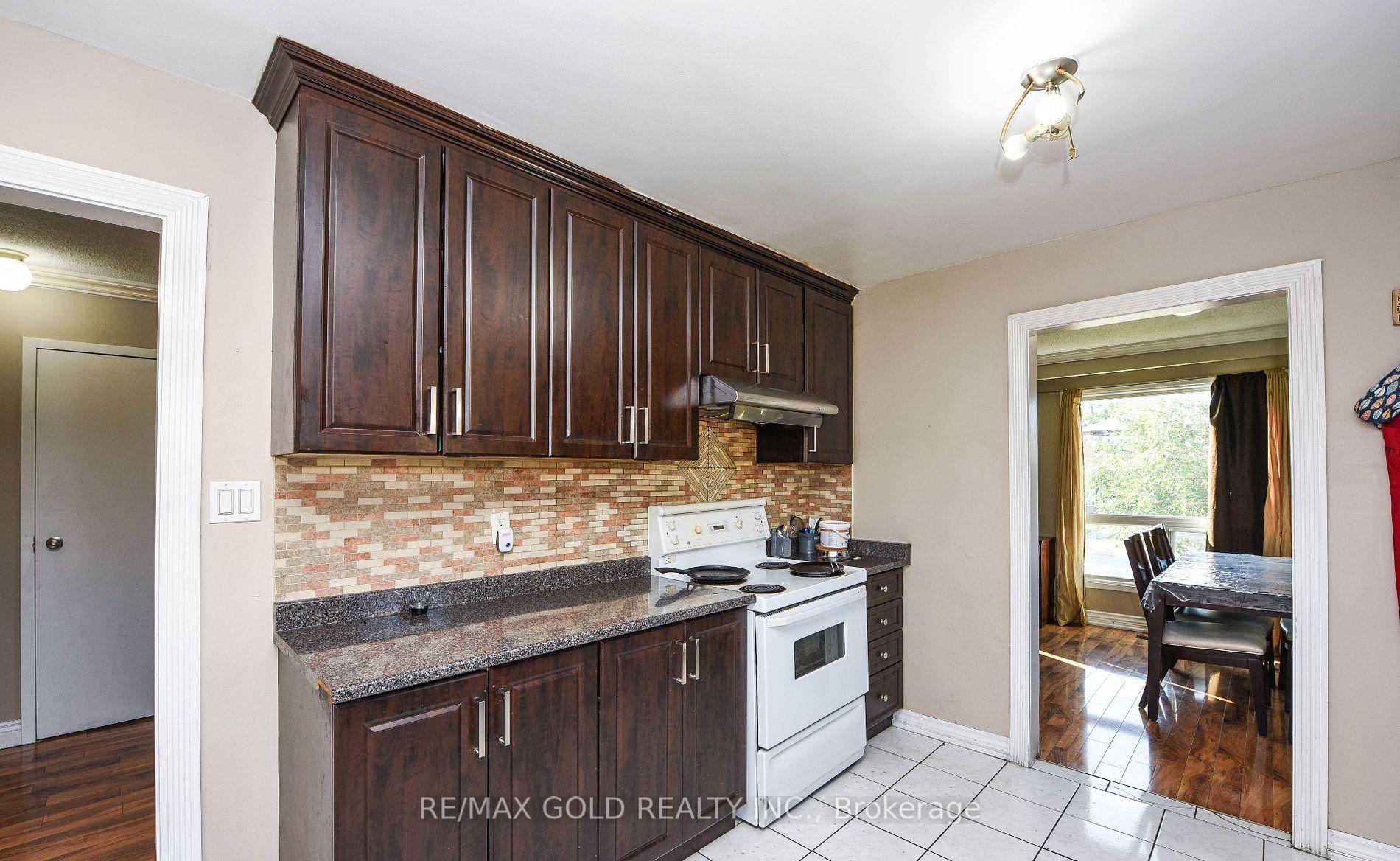 Photo 13 of 3630 Brandon Gate Drive, Mississauga, Malton — HOMEH