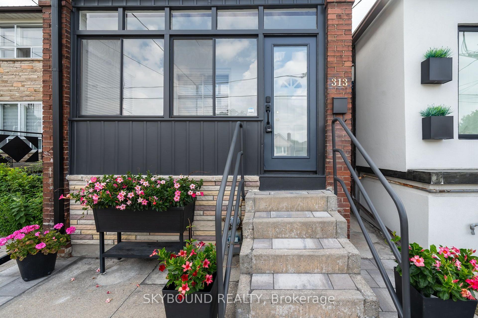 Photo 2 of 313 Silverthorn Avenue, Toronto, Keelesdale-Eglinton West — HOMEH