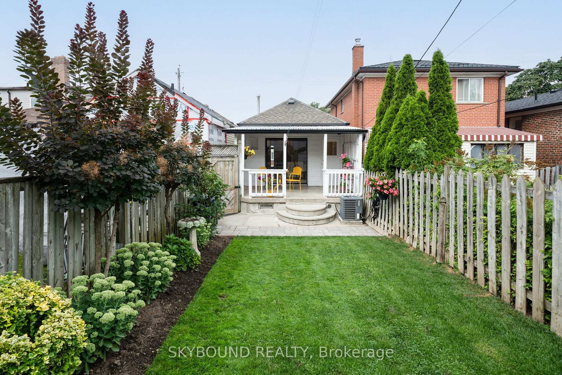 Photo 3 of 313 Silverthorn Avenue, Toronto, Keelesdale-Eglinton West — HOMEH