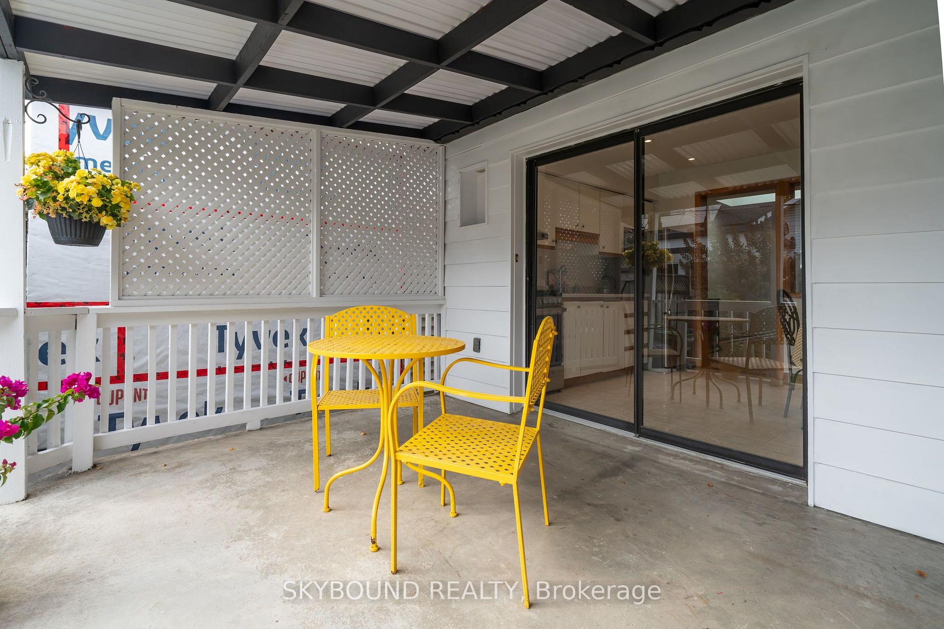 Photo 5 of 313 Silverthorn Avenue, Toronto, Keelesdale-Eglinton West — HOMEH