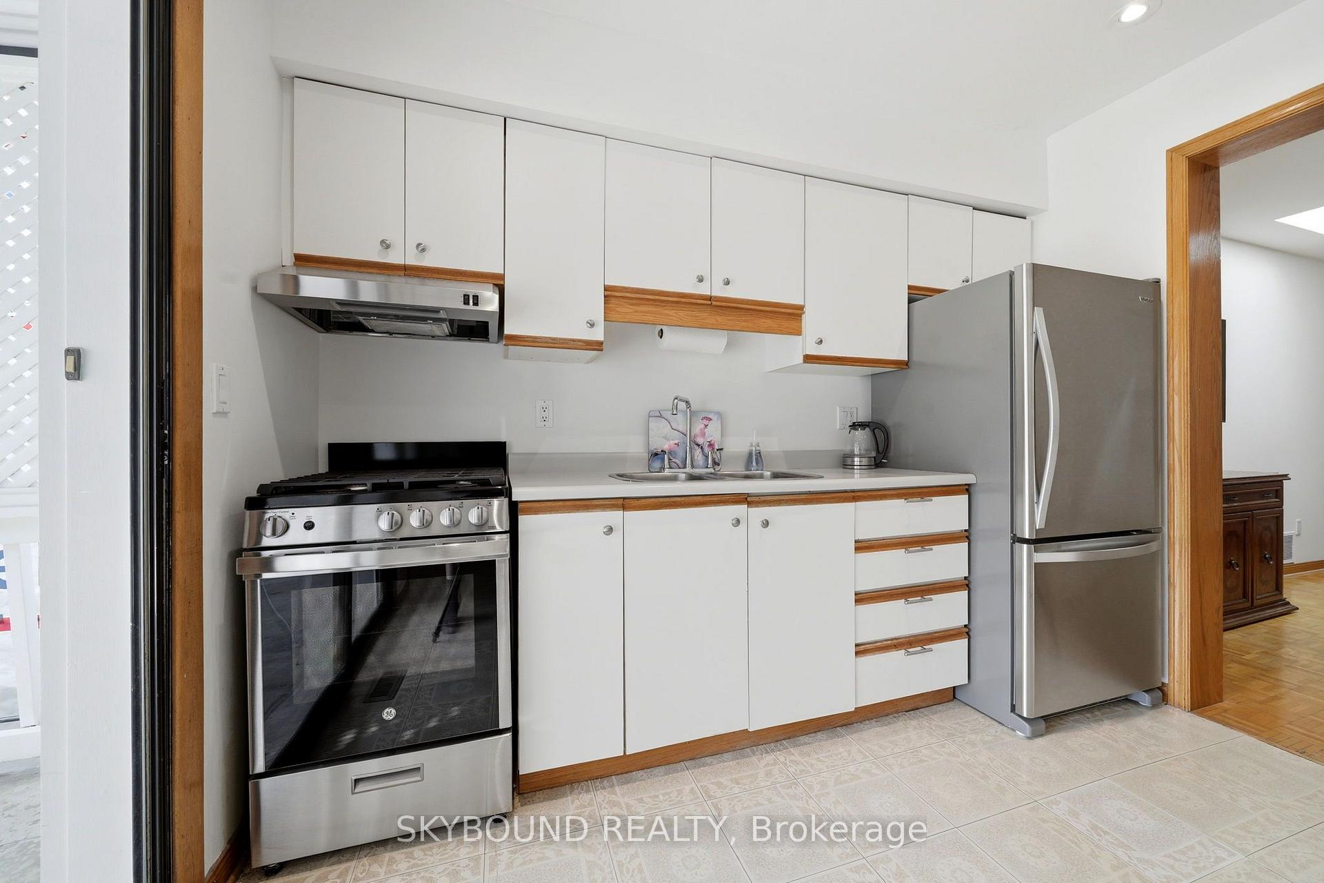 Photo 8 of 313 Silverthorn Avenue, Toronto, Keelesdale-Eglinton West — HOMEH