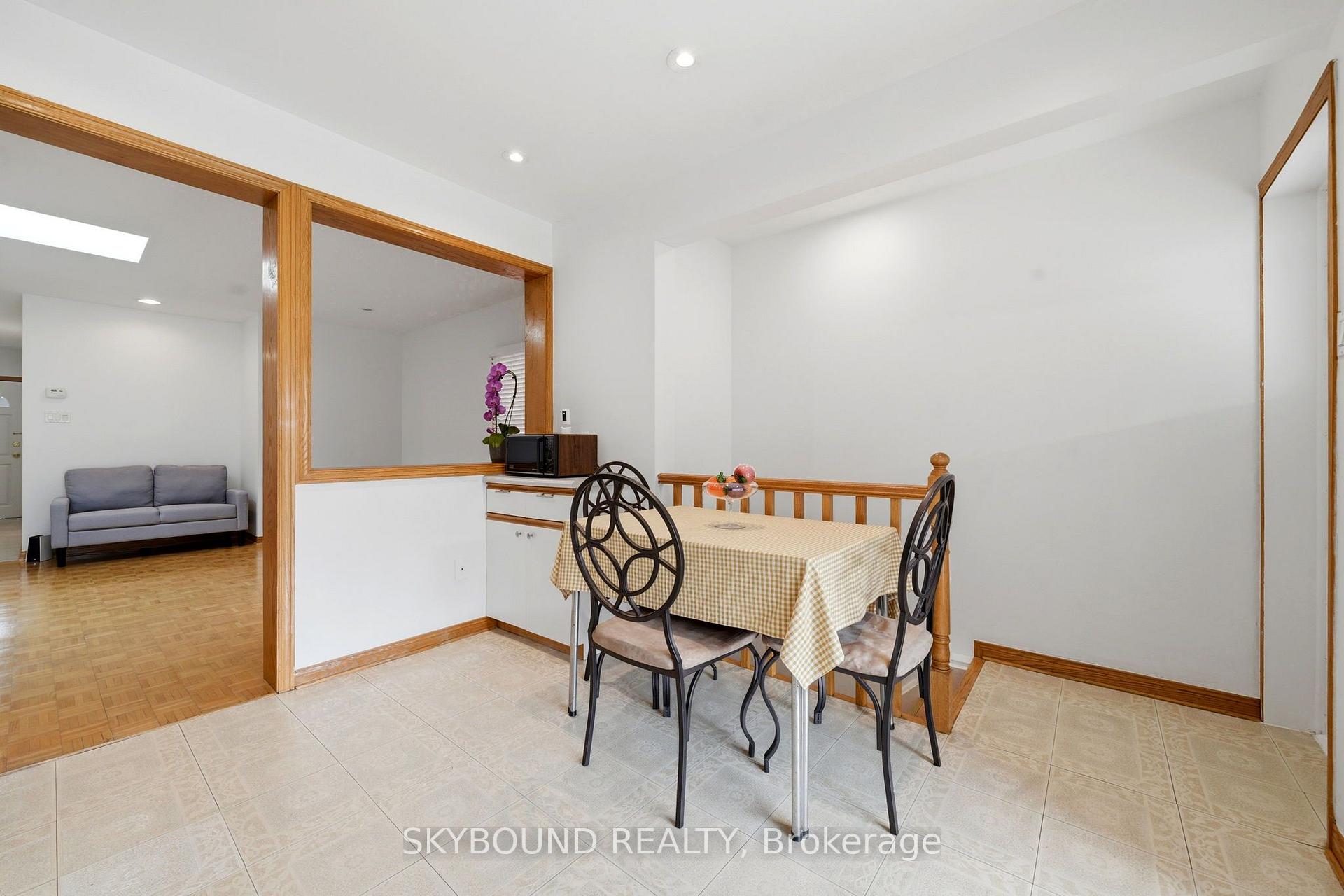 Photo 10 of 313 Silverthorn Avenue, Toronto, Keelesdale-Eglinton West — HOMEH