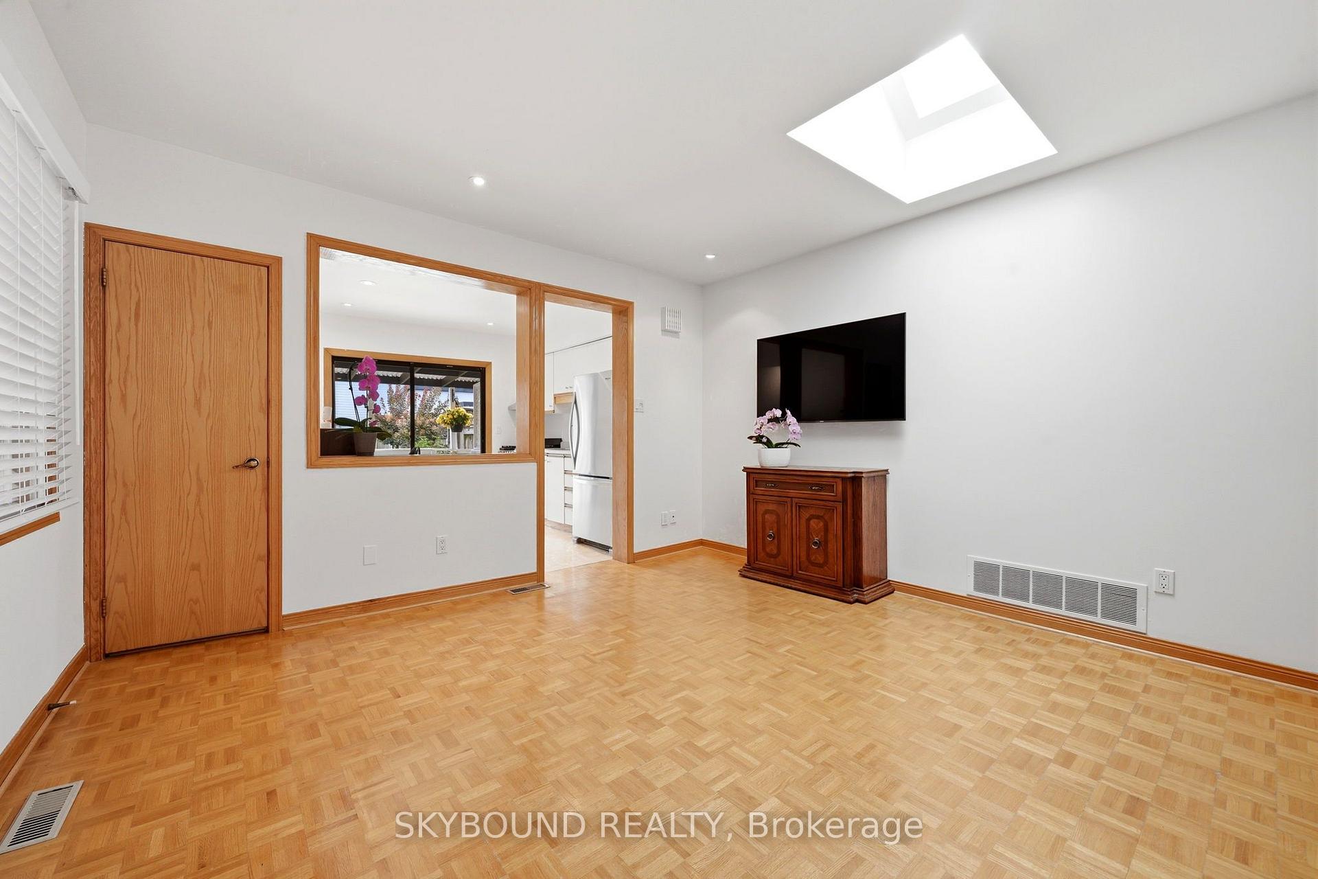 Photo 12 of 313 Silverthorn Avenue, Toronto, Keelesdale-Eglinton West — HOMEH