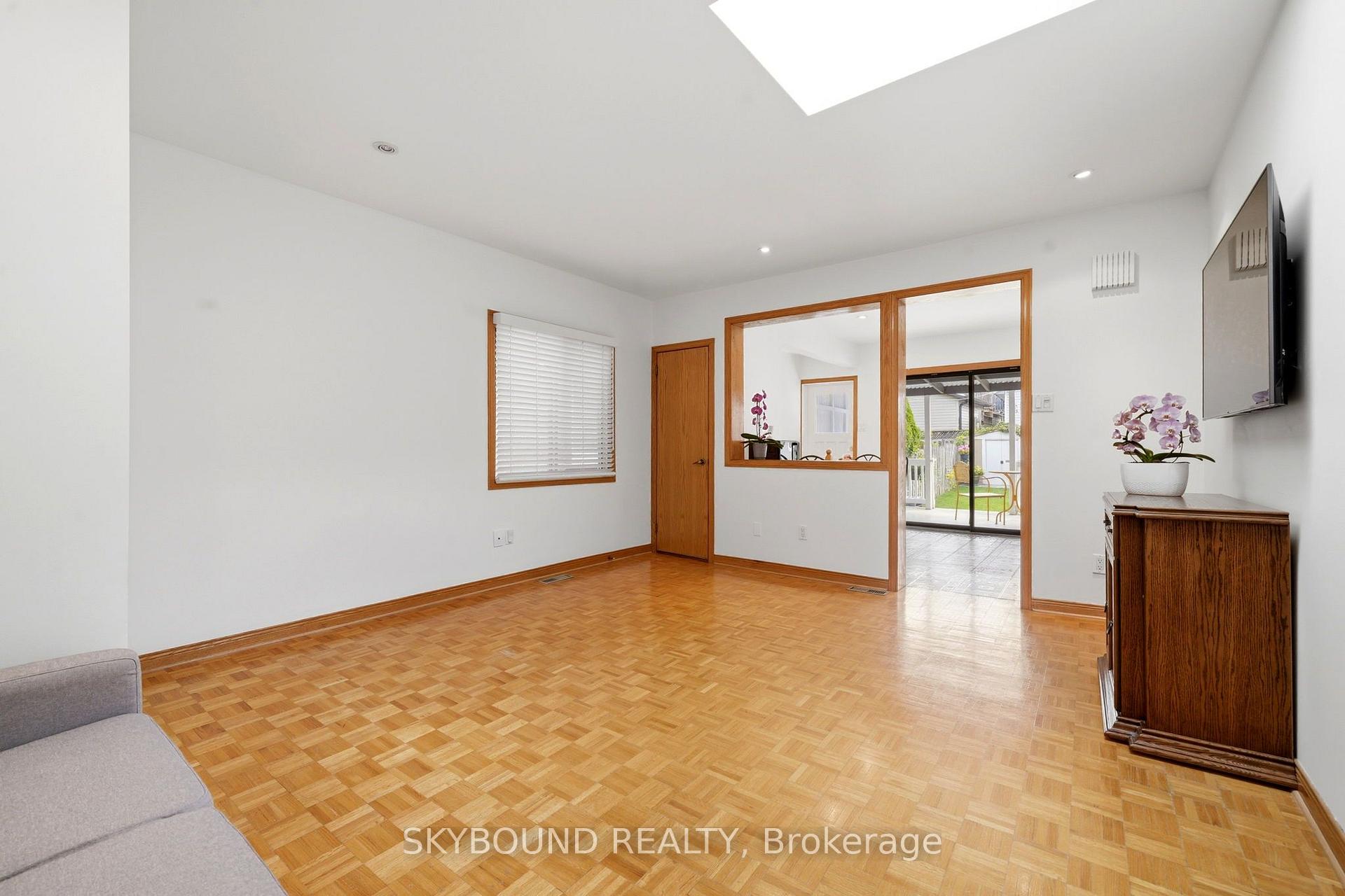 Photo 13 of 313 Silverthorn Avenue, Toronto, Keelesdale-Eglinton West — HOMEH