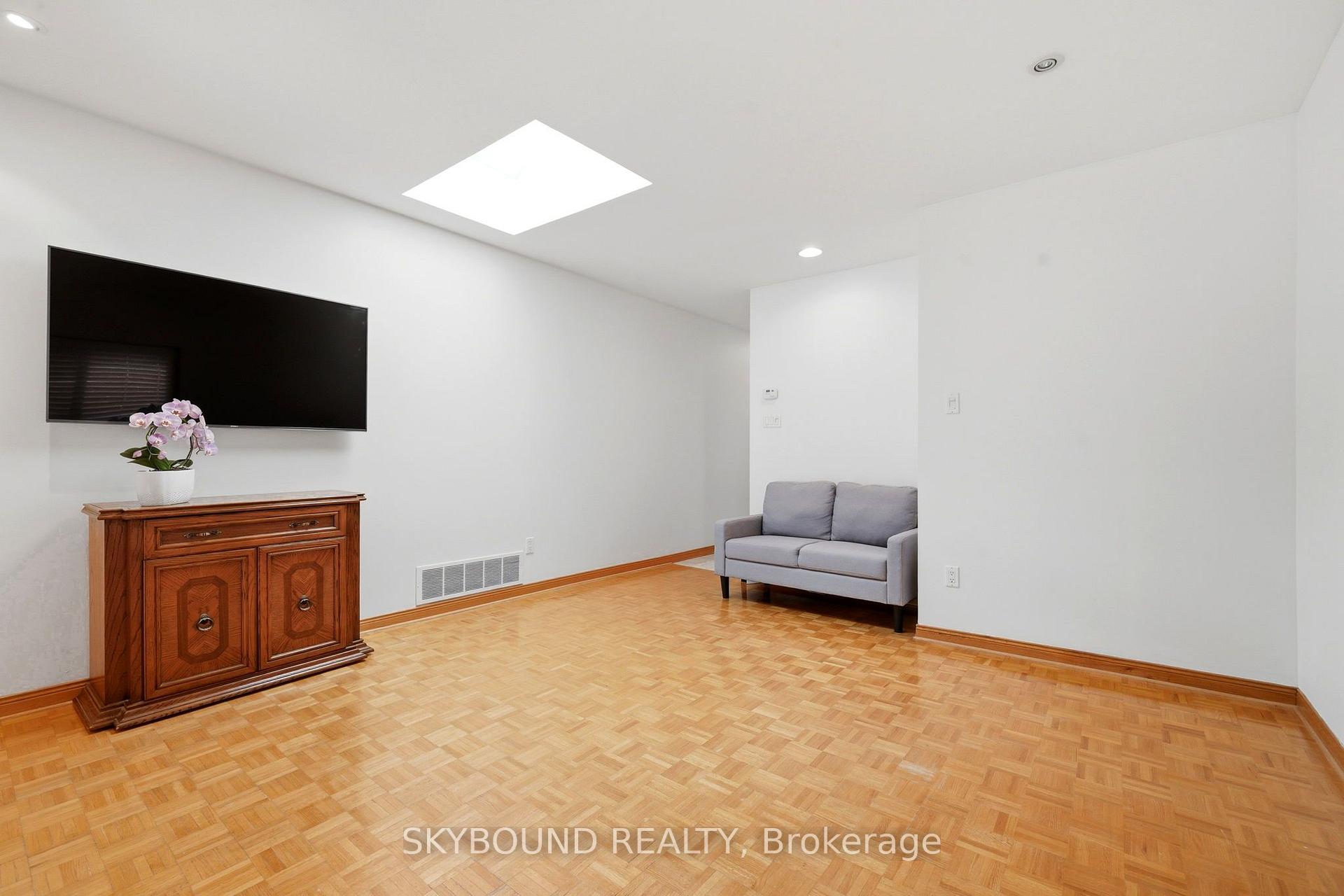 Photo 14 of 313 Silverthorn Avenue, Toronto, Keelesdale-Eglinton West — HOMEH