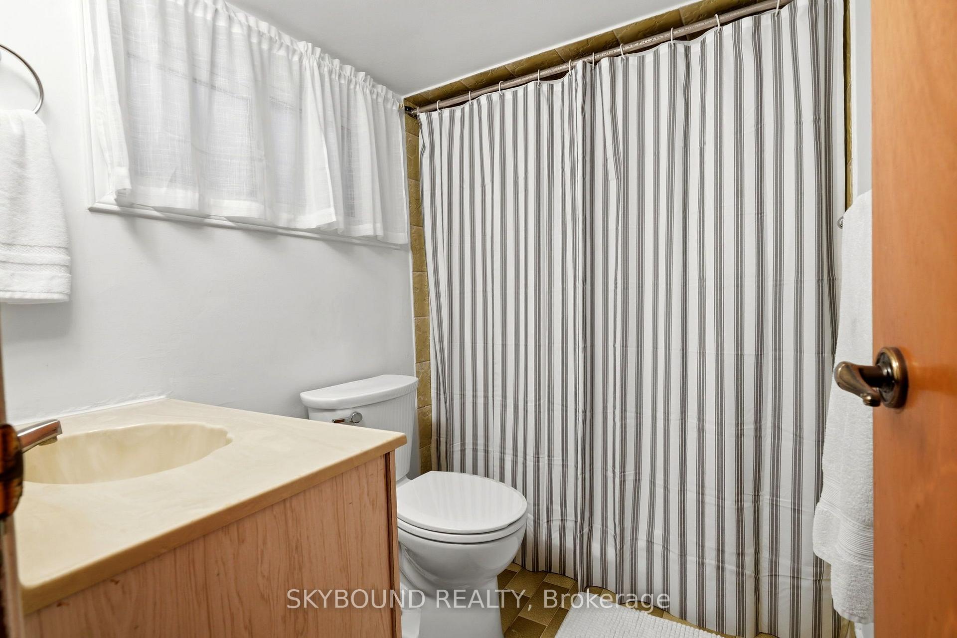 Photo 25 of 313 Silverthorn Avenue, Toronto, Keelesdale-Eglinton West — HOMEH