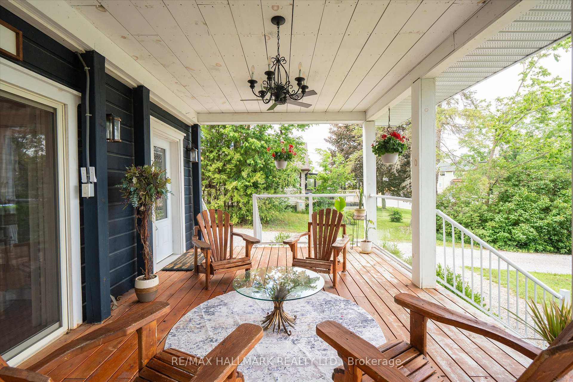 Photo 5 of 64 Front Street E, Kawartha Lakes, Bobcaygeon — HOMEH