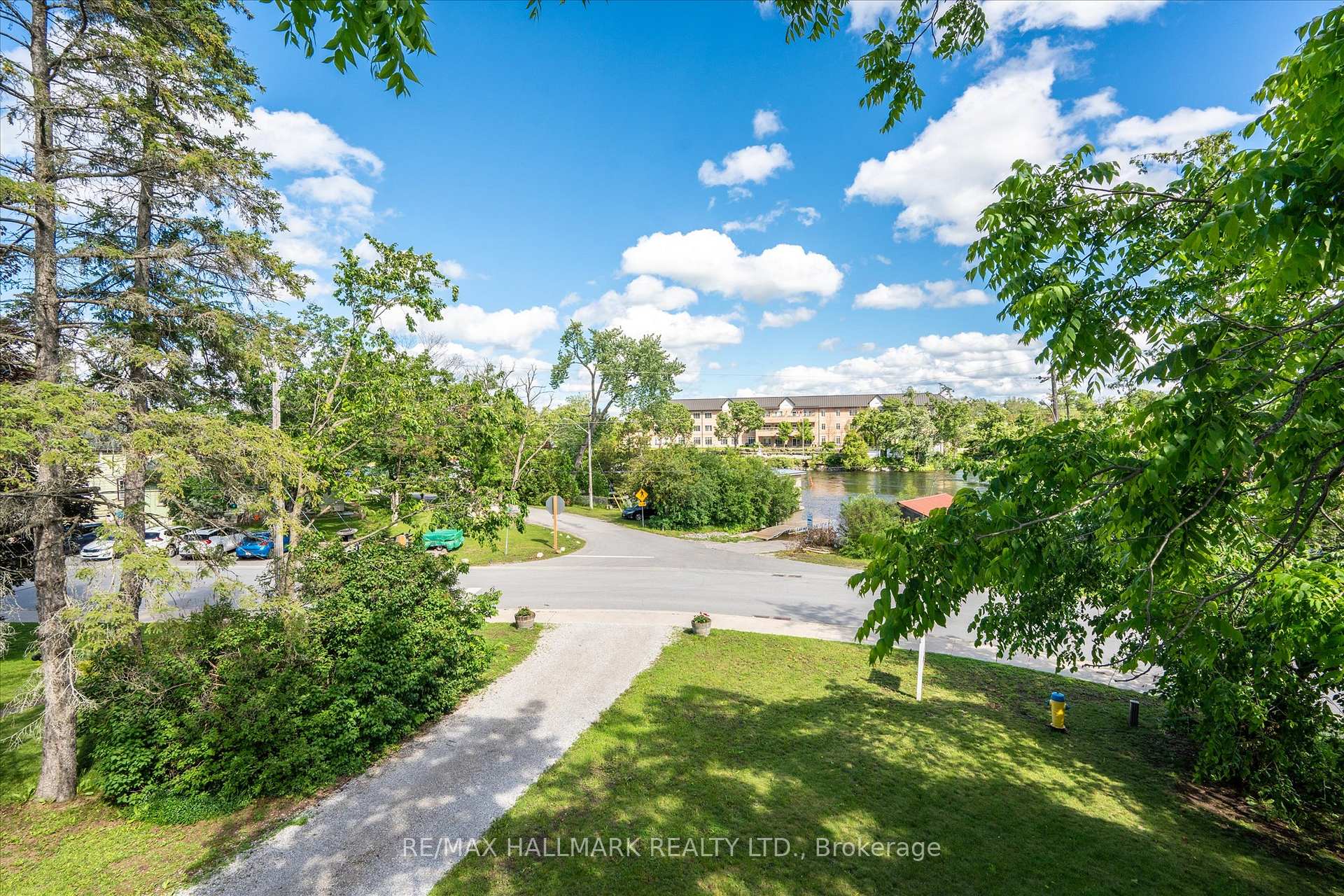 Photo 23 of 64 Front Street E, Kawartha Lakes, Bobcaygeon — HOMEH