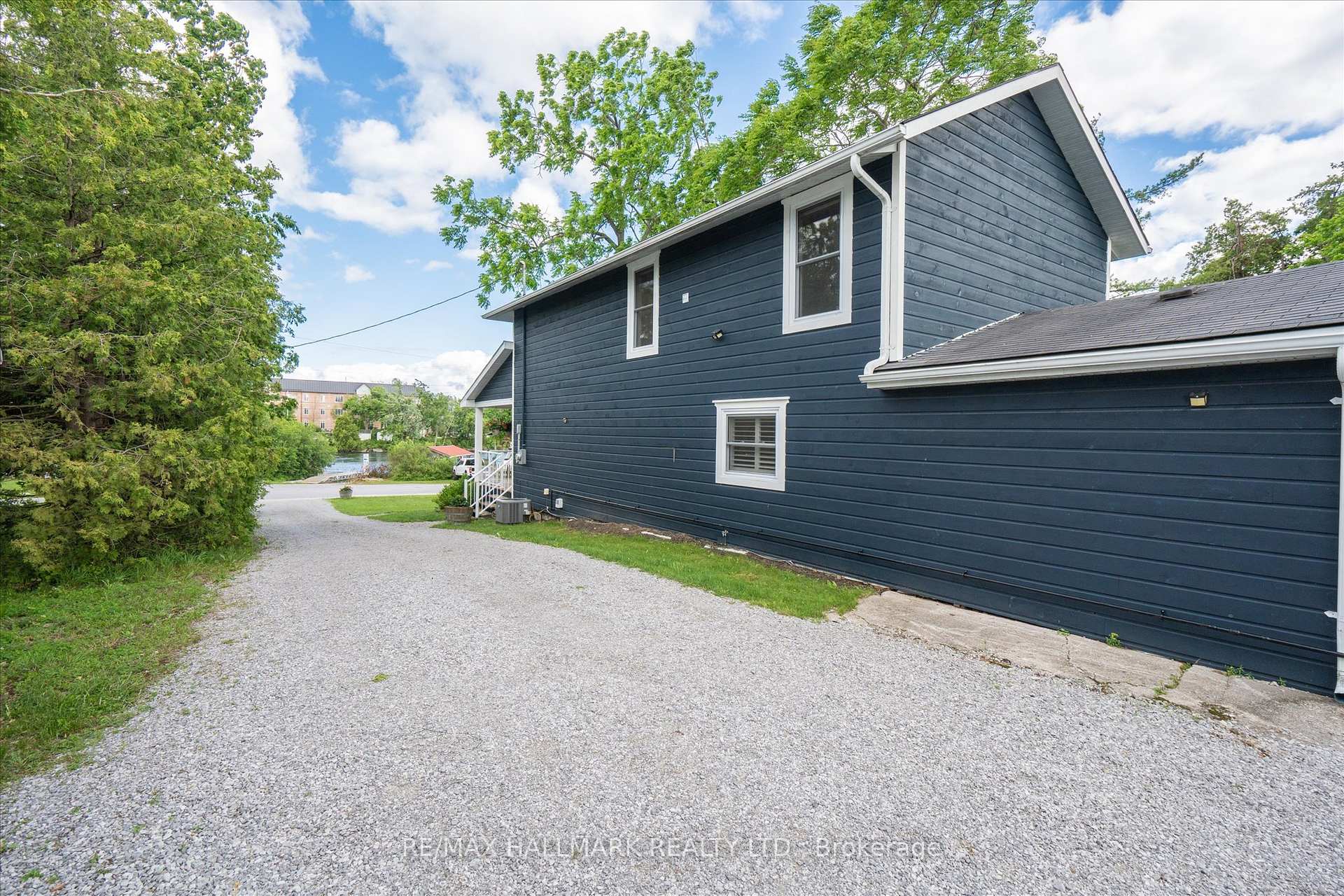 Photo 36 of 64 Front Street E, Kawartha Lakes, Bobcaygeon — HOMEH