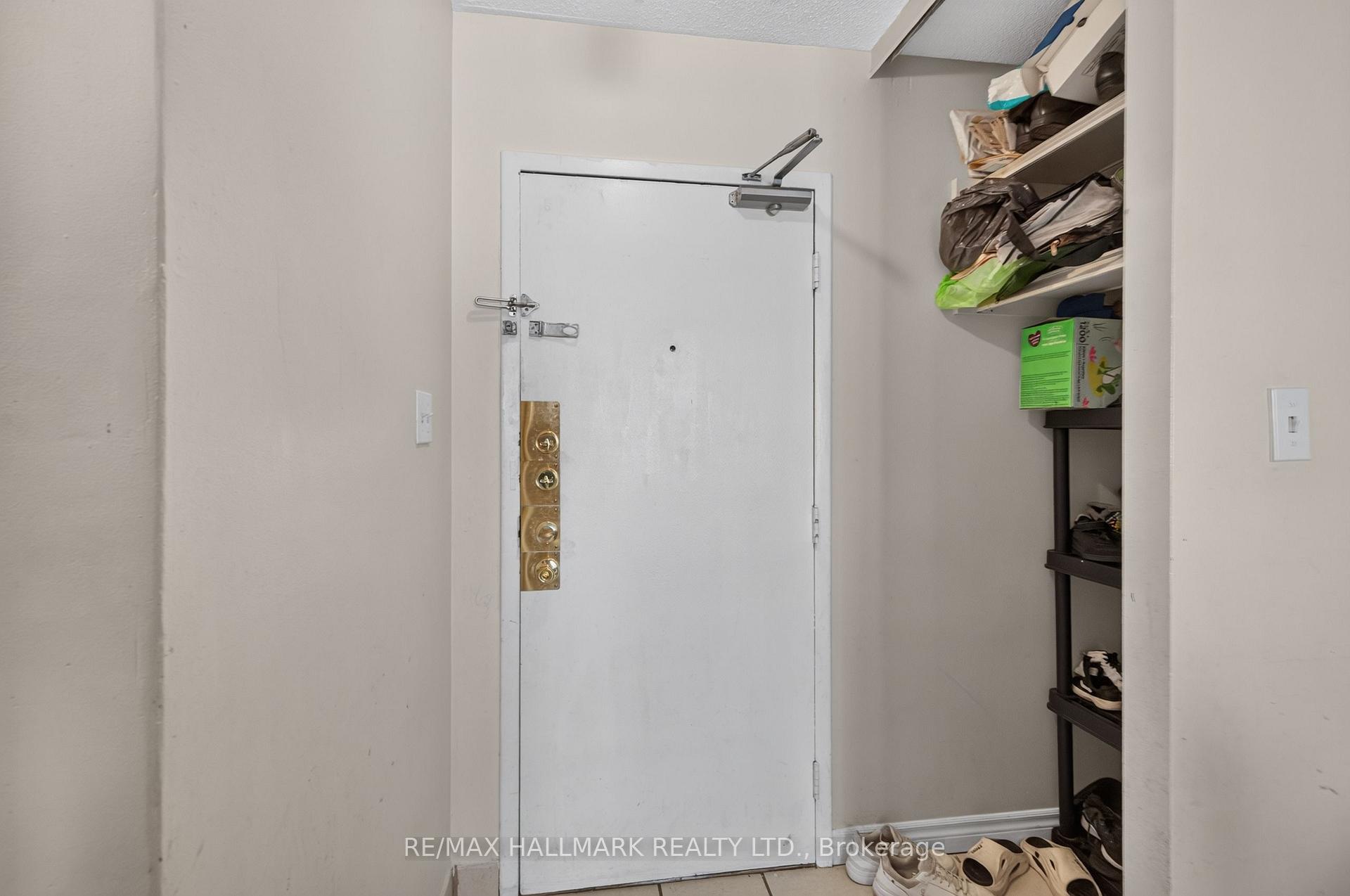 Photo 4 of Unit 912, 370 Dixon Road, Etobicoke, Kingsview Village-The Westway — HOMEH