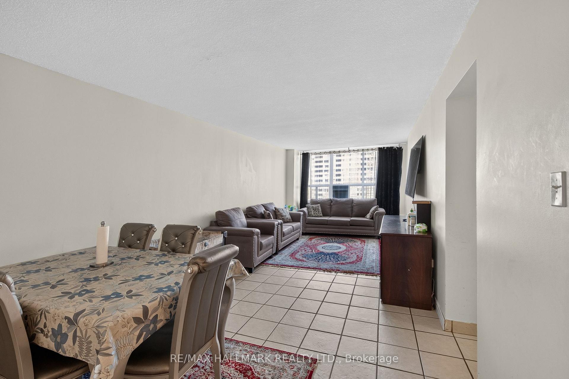 Photo 7 of Unit 912, 370 Dixon Road, Etobicoke, Kingsview Village-The Westway — HOMEH