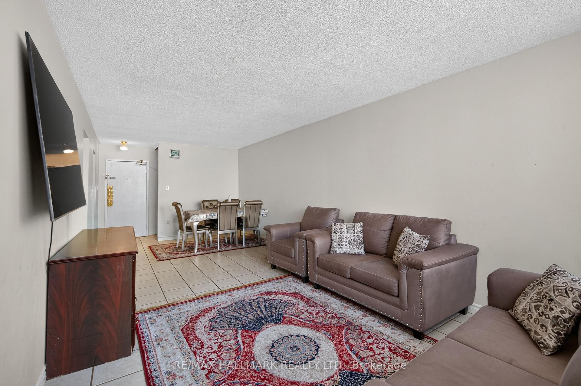 Photo 10 of Unit 912, 370 Dixon Road, Etobicoke, Kingsview Village-The Westway — HOMEH