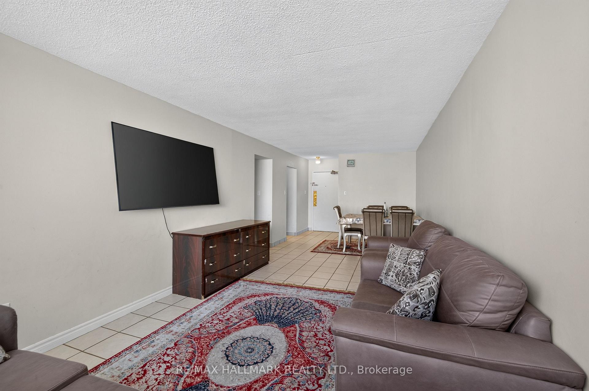 Photo 11 of Unit 912, 370 Dixon Road, Etobicoke, Kingsview Village-The Westway — HOMEH