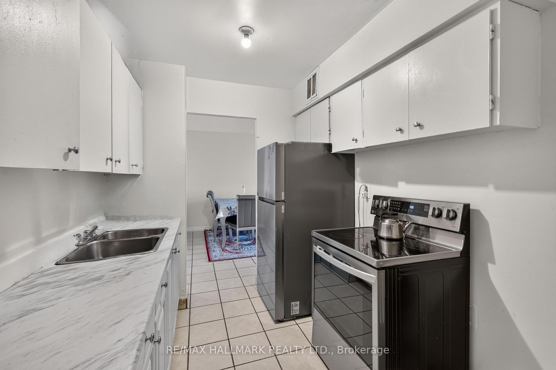 Photo 12 of Unit 912, 370 Dixon Road, Etobicoke, Kingsview Village-The Westway — HOMEH