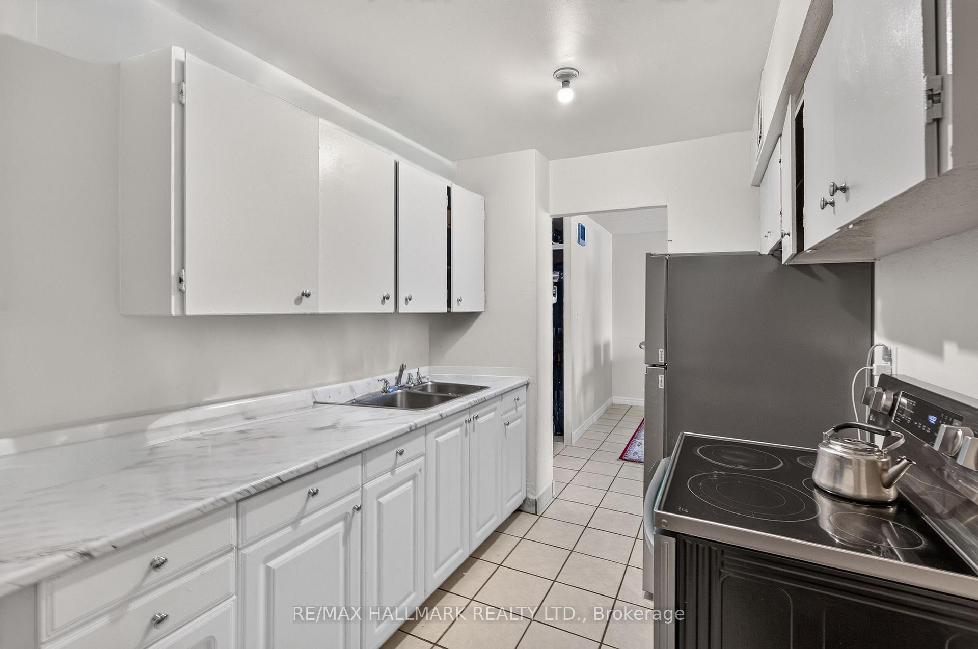 Photo 13 of Unit 912, 370 Dixon Road, Etobicoke, Kingsview Village-The Westway — HOMEH