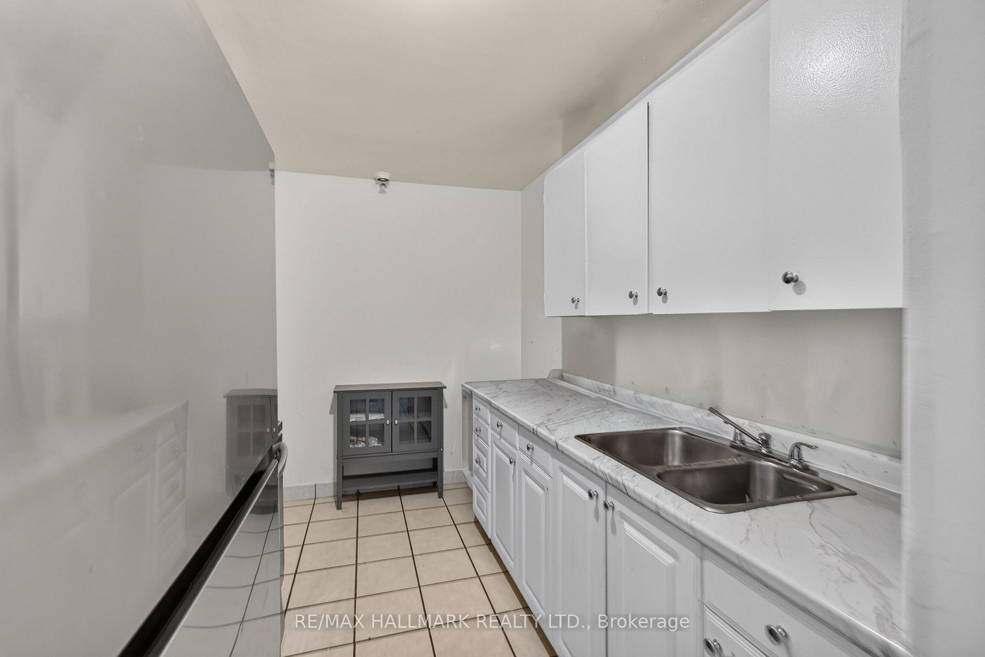 Photo 14 of Unit 912, 370 Dixon Road, Etobicoke, Kingsview Village-The Westway — HOMEH