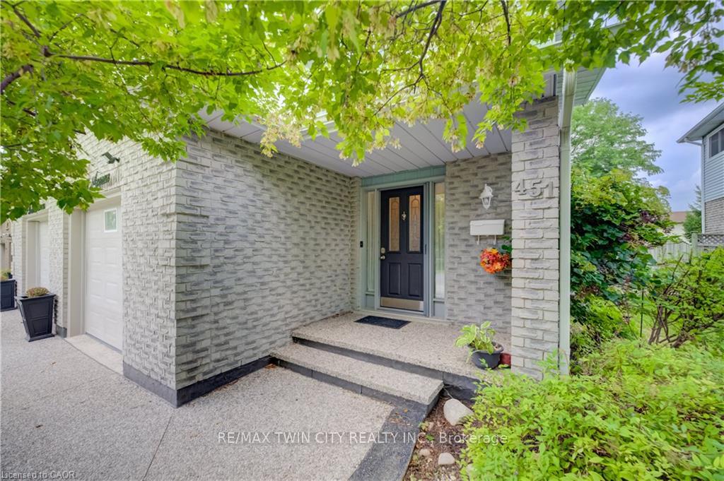 Photo 3 of 451 Burnett Avenue, Cambridge, Fiddlesticks — HOMEH