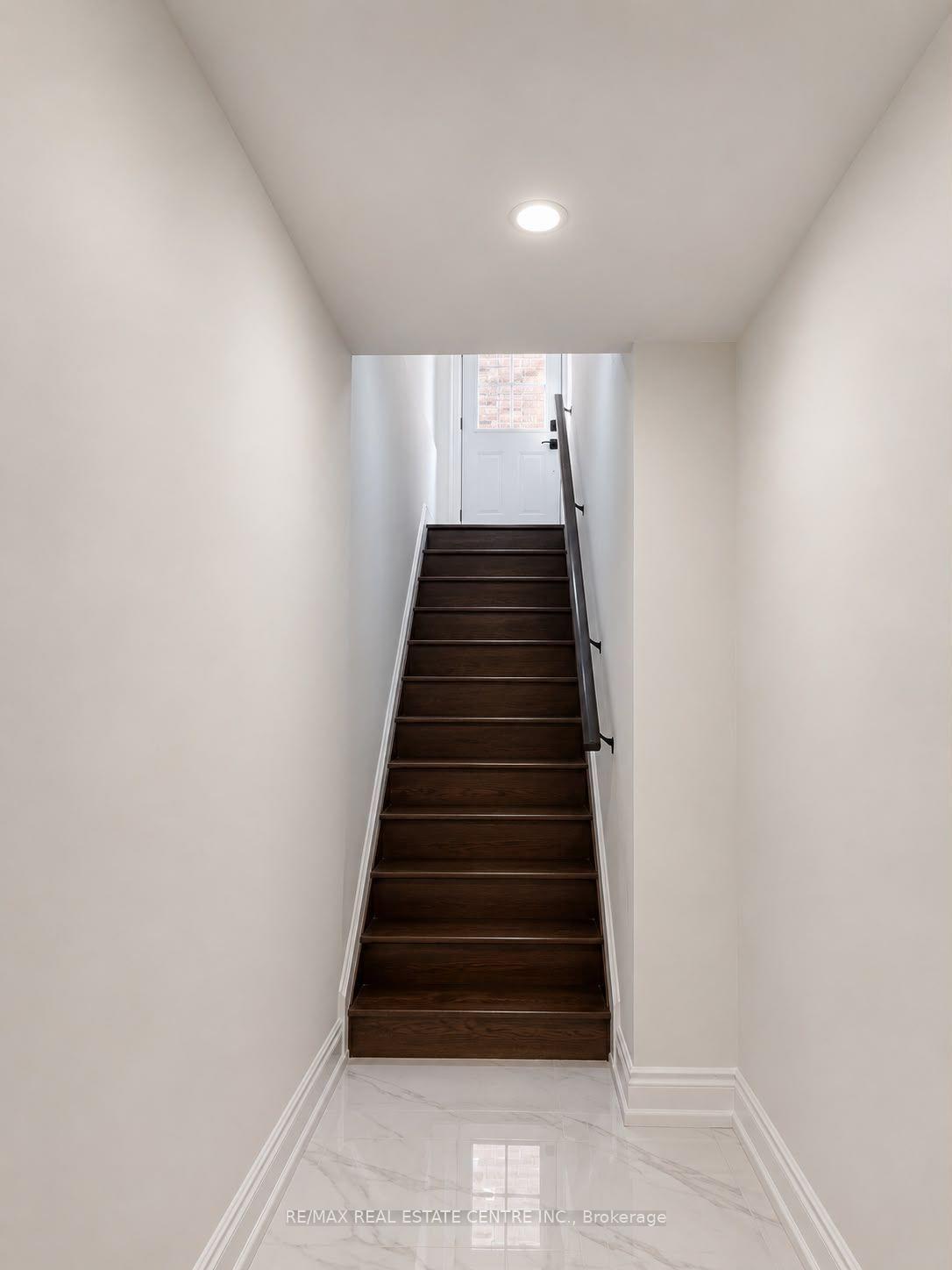 Photo 3 of Unit Lower, 10 Virtue Crescent, Vaughan, Vellore Village — HOMEH