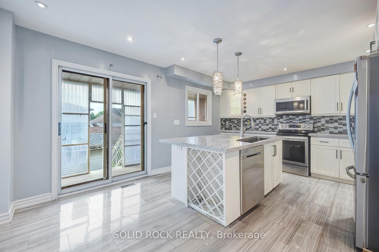 Photo 10 of 18 Maple Bush Avenue, North York, Humberlea-Pelmo Park — HOMEH