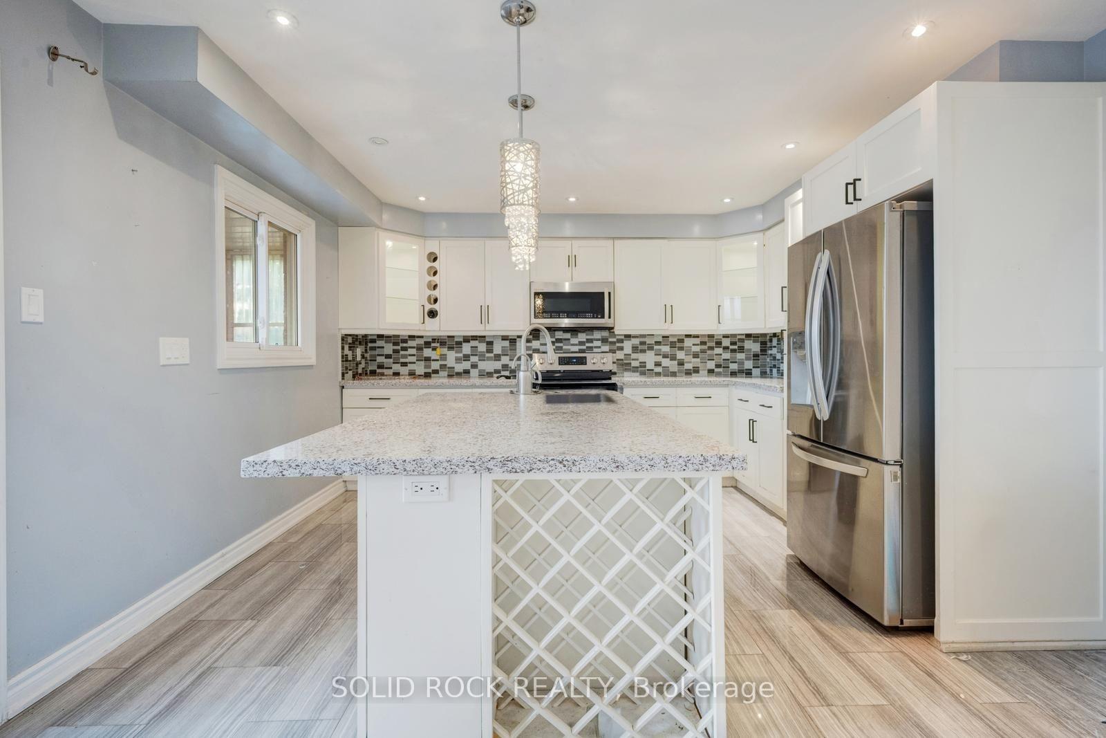 Photo 15 of 18 Maple Bush Avenue, North York, Humberlea-Pelmo Park — HOMEH