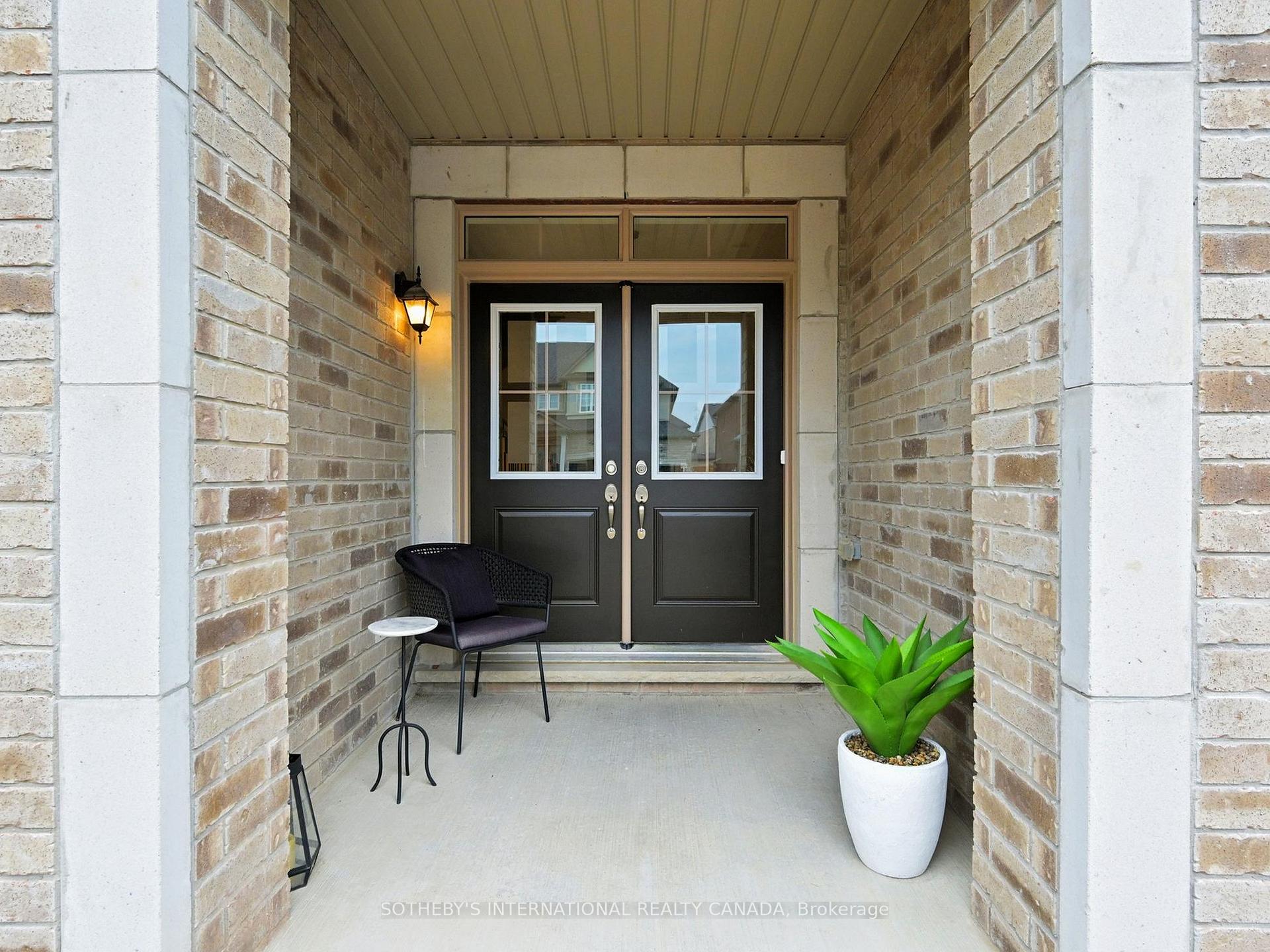 Photo 2 of 1633 Corsal Court, Innisfil, Rural Innisfil — HOMEH