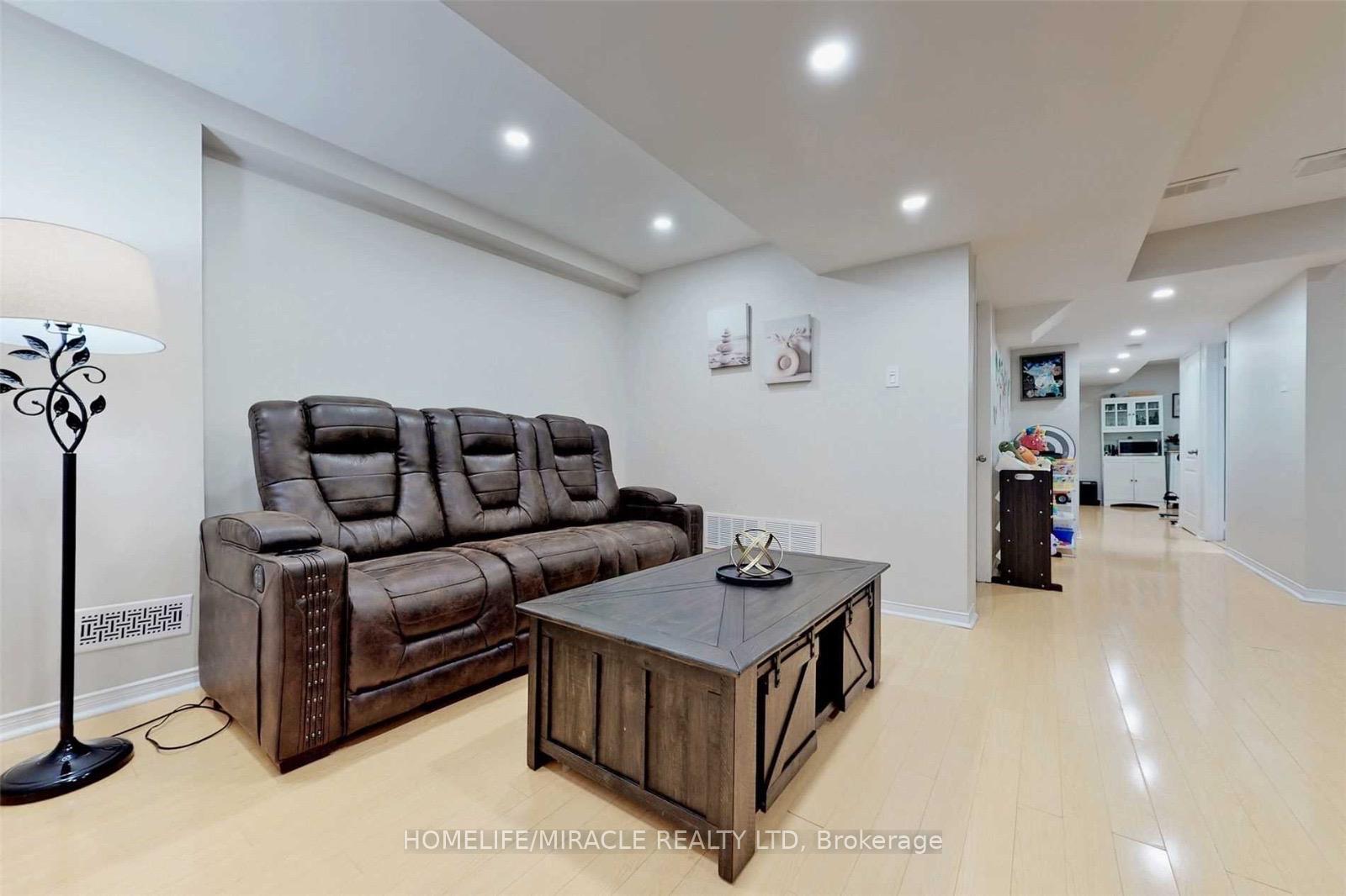 Photo 2 of 3258 Angel Pass Drive, Mississauga, Churchill Meadows — HOMEH