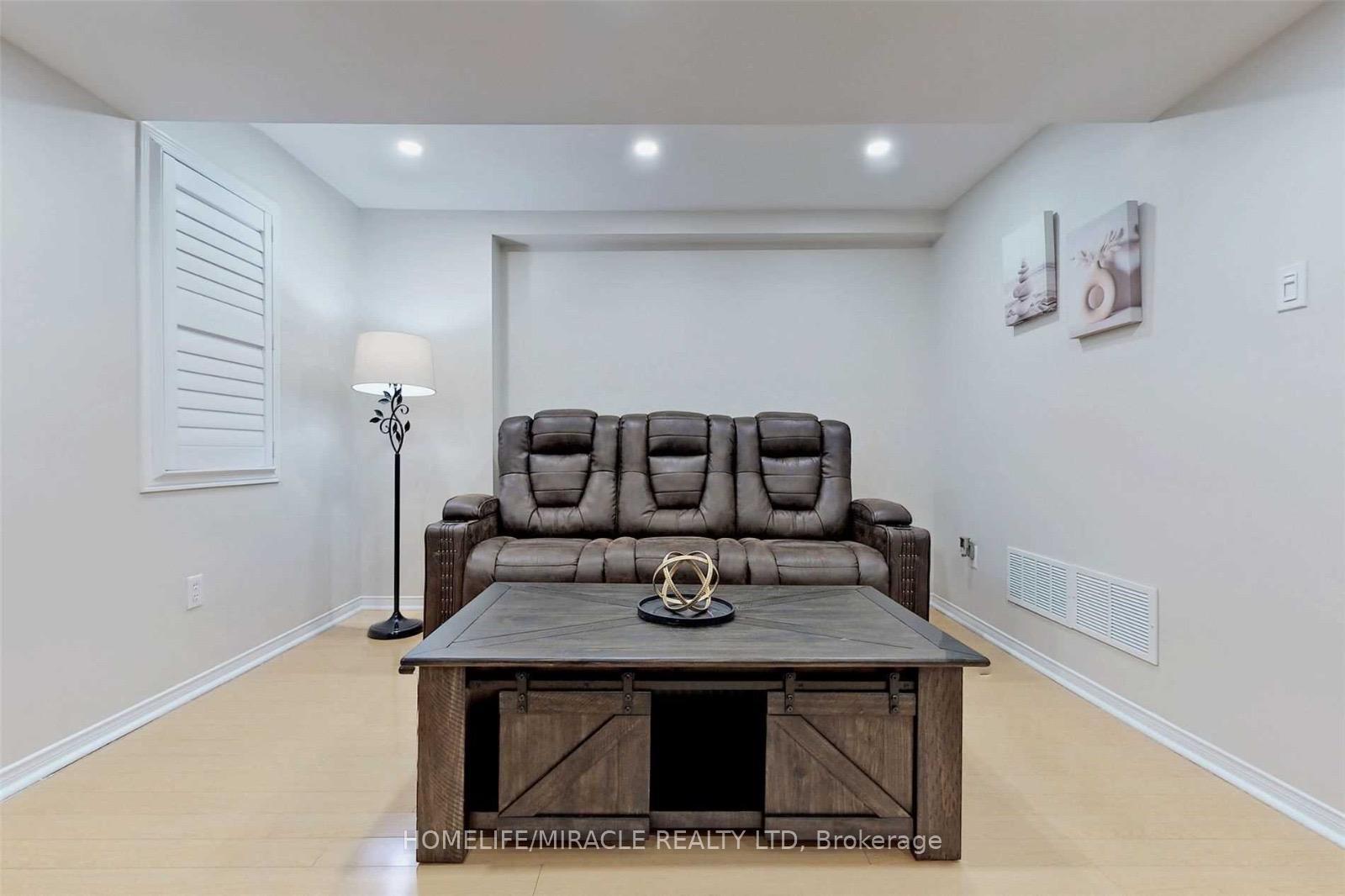 Photo 3 of 3258 Angel Pass Drive, Mississauga, Churchill Meadows — HOMEH