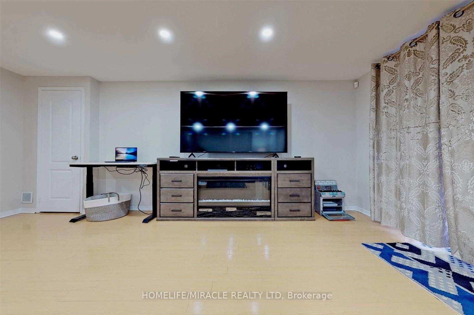 Photo 5 of 3258 Angel Pass Drive, Mississauga, Churchill Meadows — HOMEH